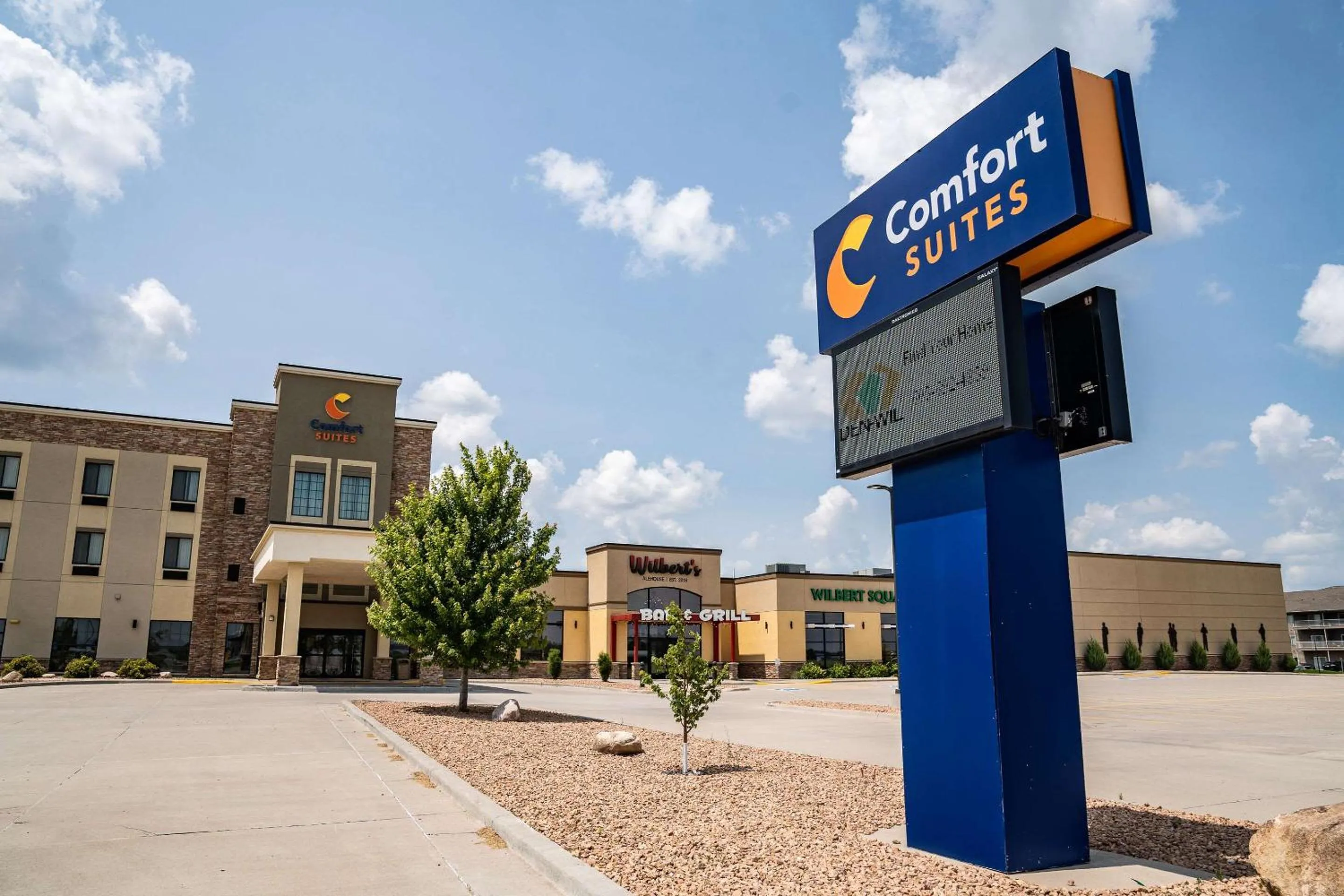 Property building in Comfort Suites University Brookings