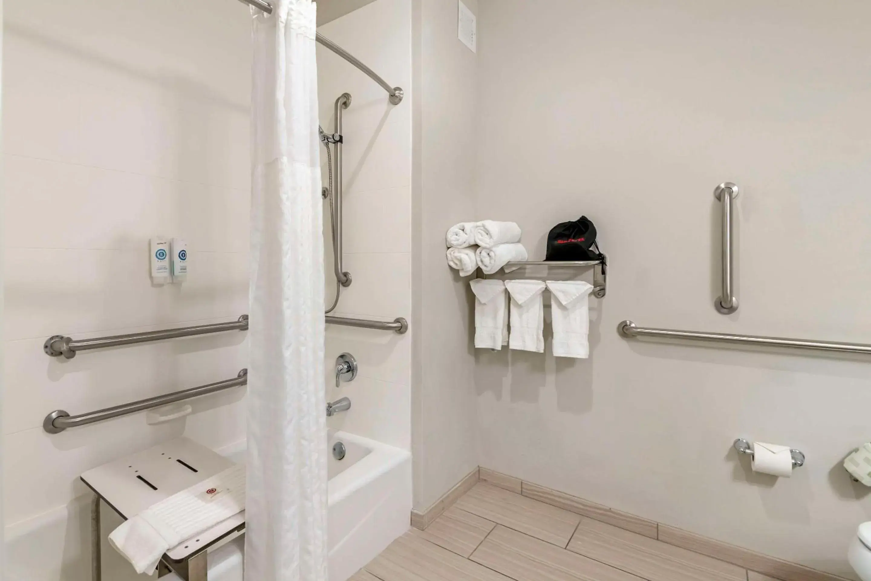 Bedroom in Comfort Inn & Suites Valdosta I-75 Bedroom in Comfort Inn & Suites Valdosta I-75