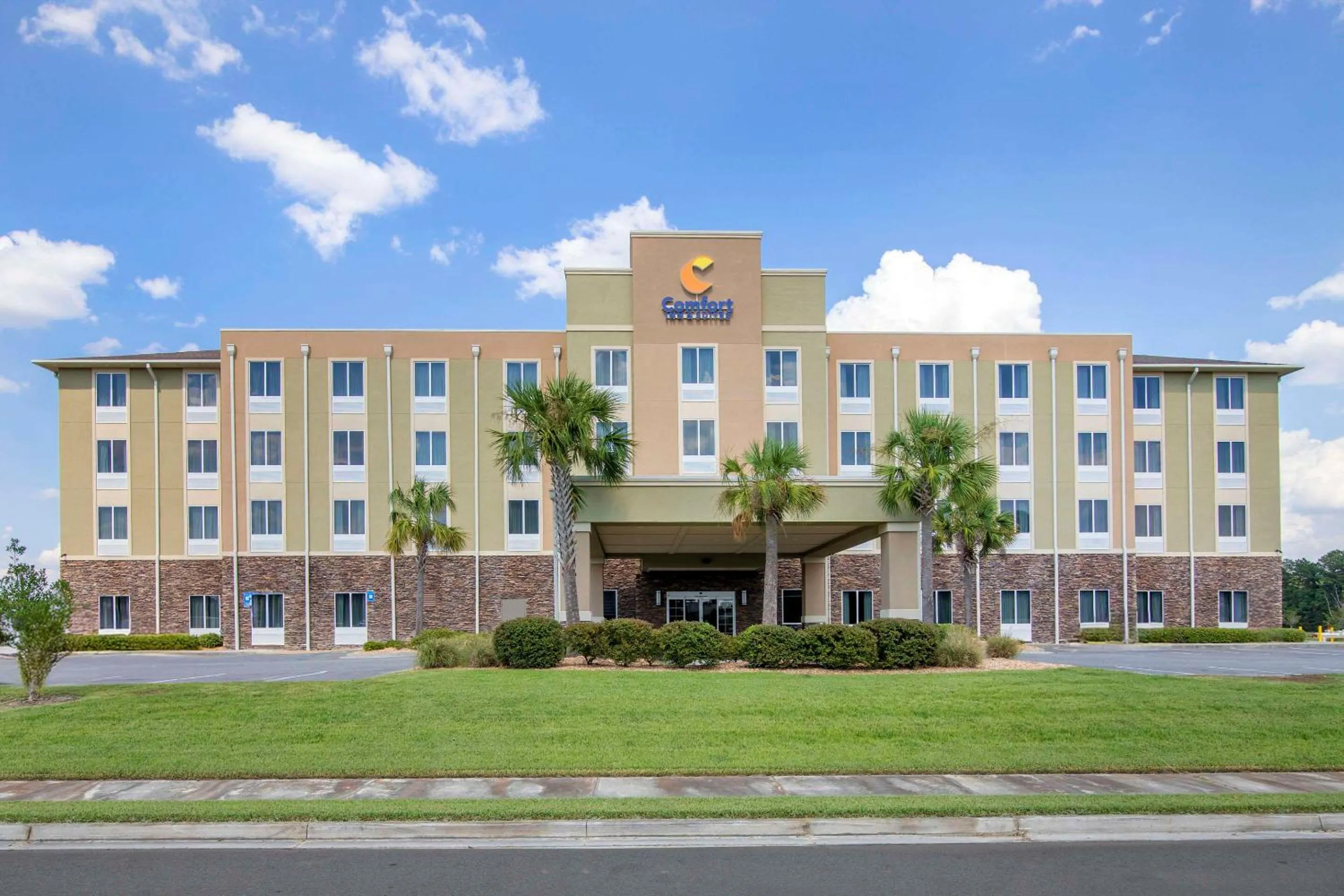 Property building in Comfort Inn & Suites Valdosta I-75