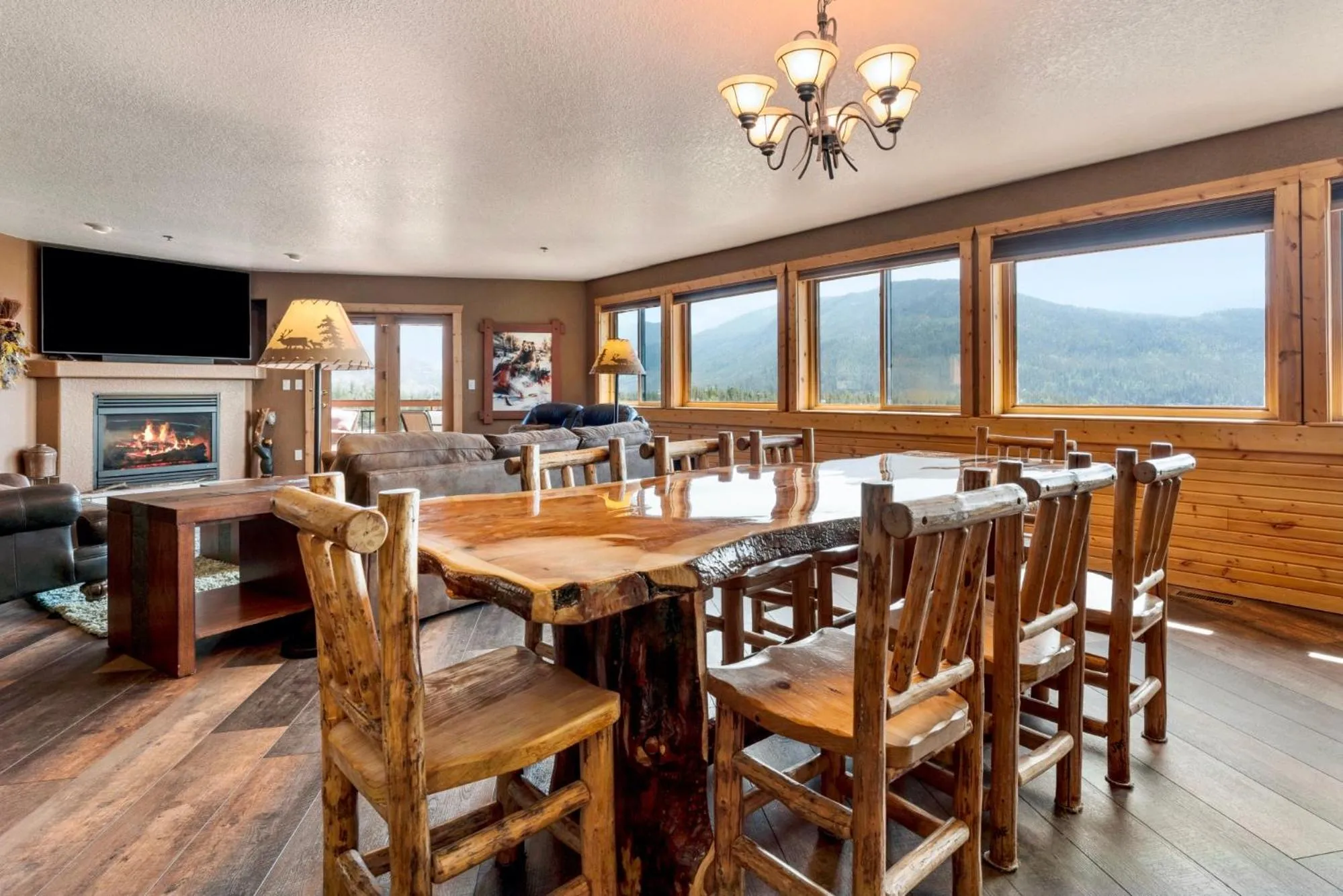 Living room in Gateway Inn