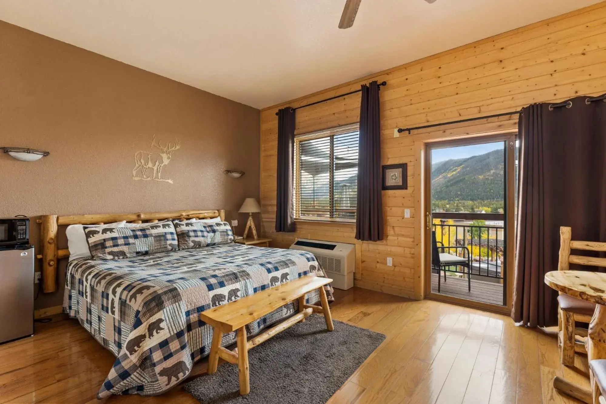 King Bed with Balcony View and Disability Access in Gateway Inn King Bed with Balcony View and Disability Access in Gateway Inn