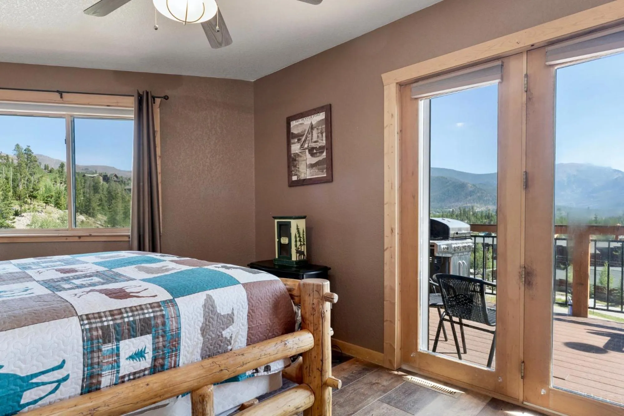 View (from property/room), Bed in Gateway Inn