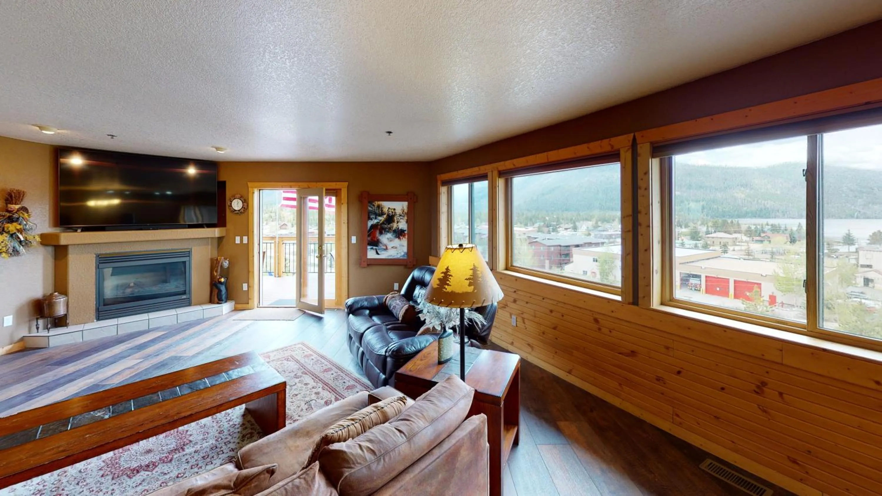Living room, Bed in Gateway Inn