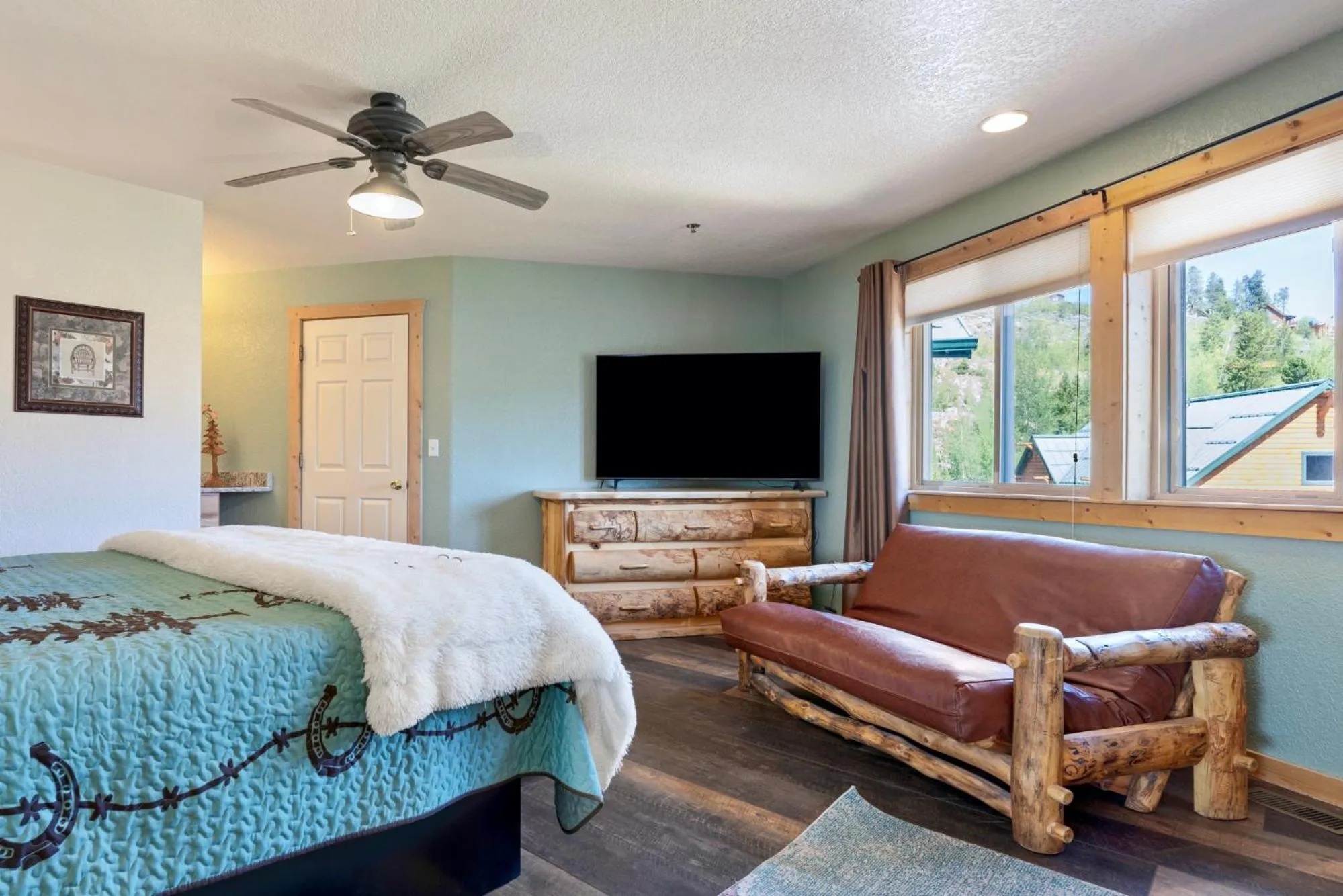 TV and multimedia, Bed in Gateway Inn