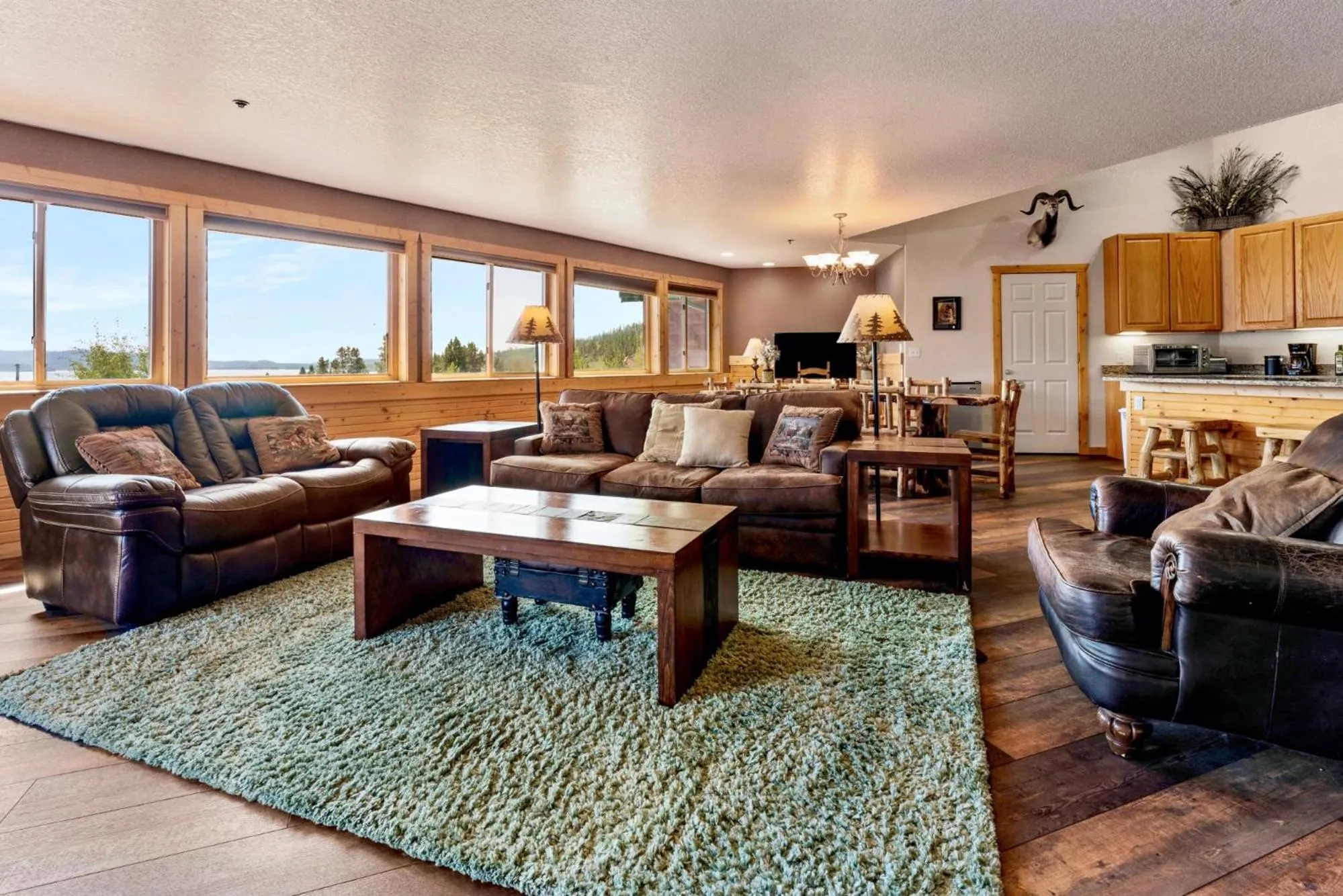 Living room in Gateway Inn