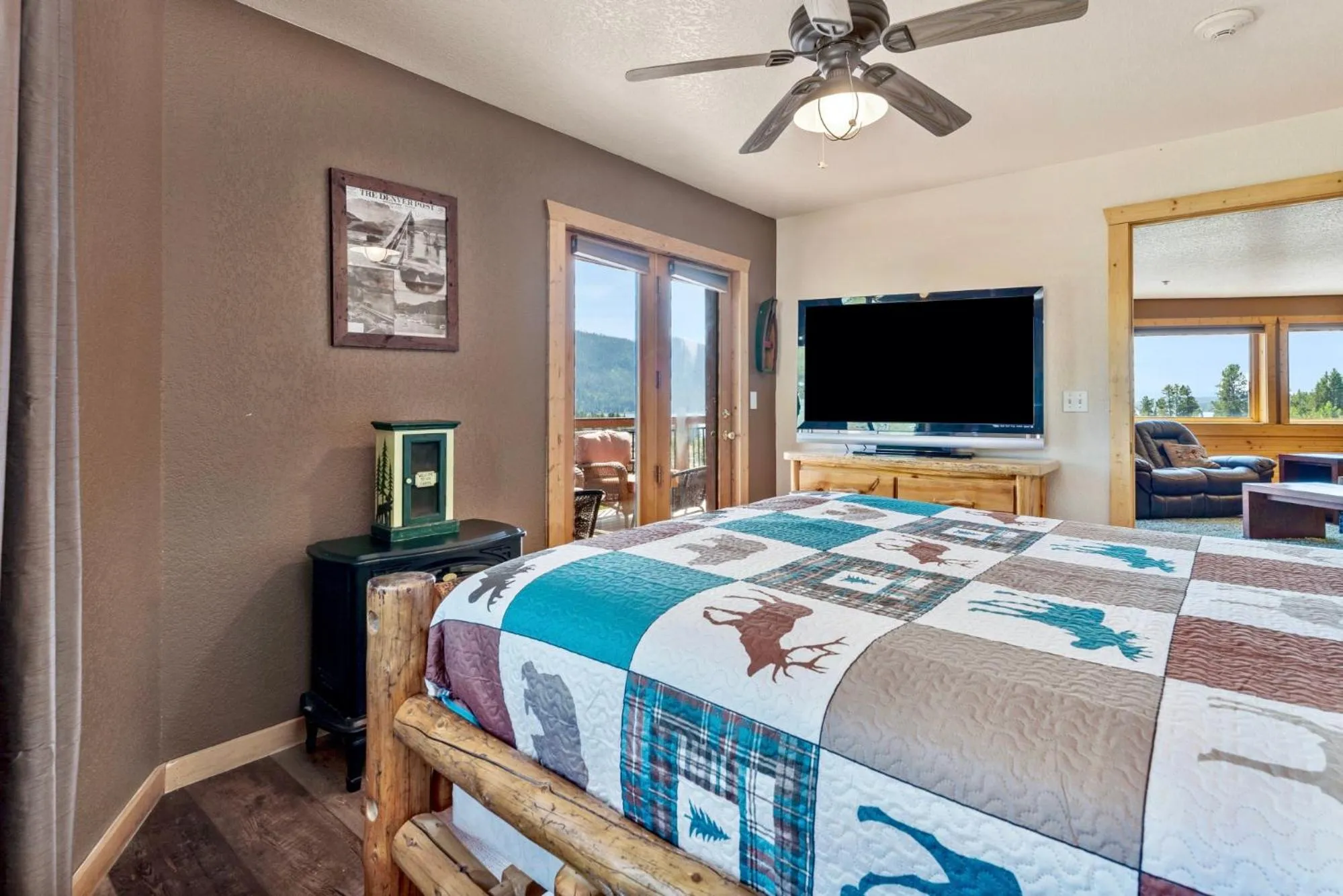 Bedroom, Bed in Gateway Inn