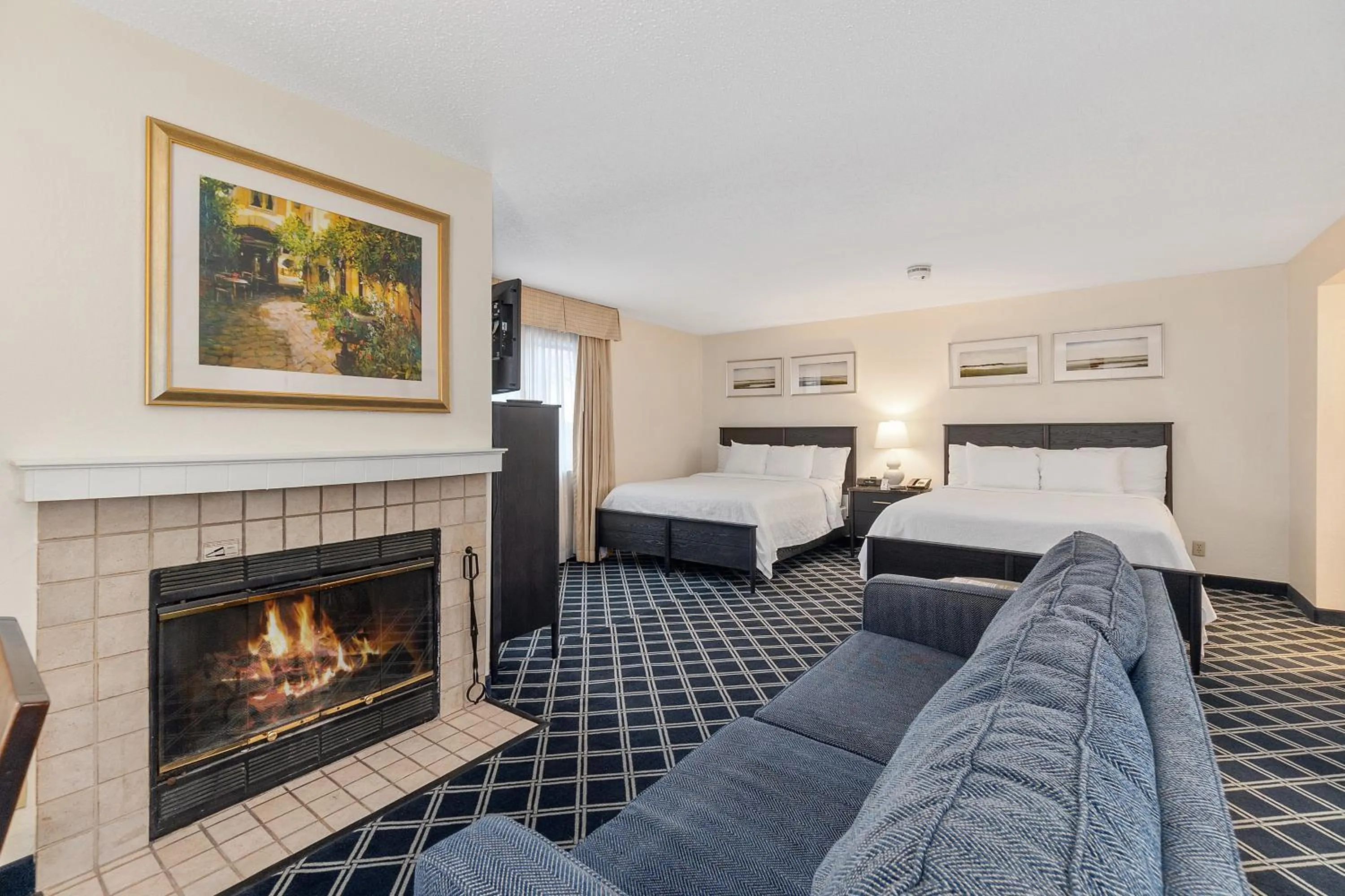 Photo of the whole room, Bed in Residences at Daniel Webster