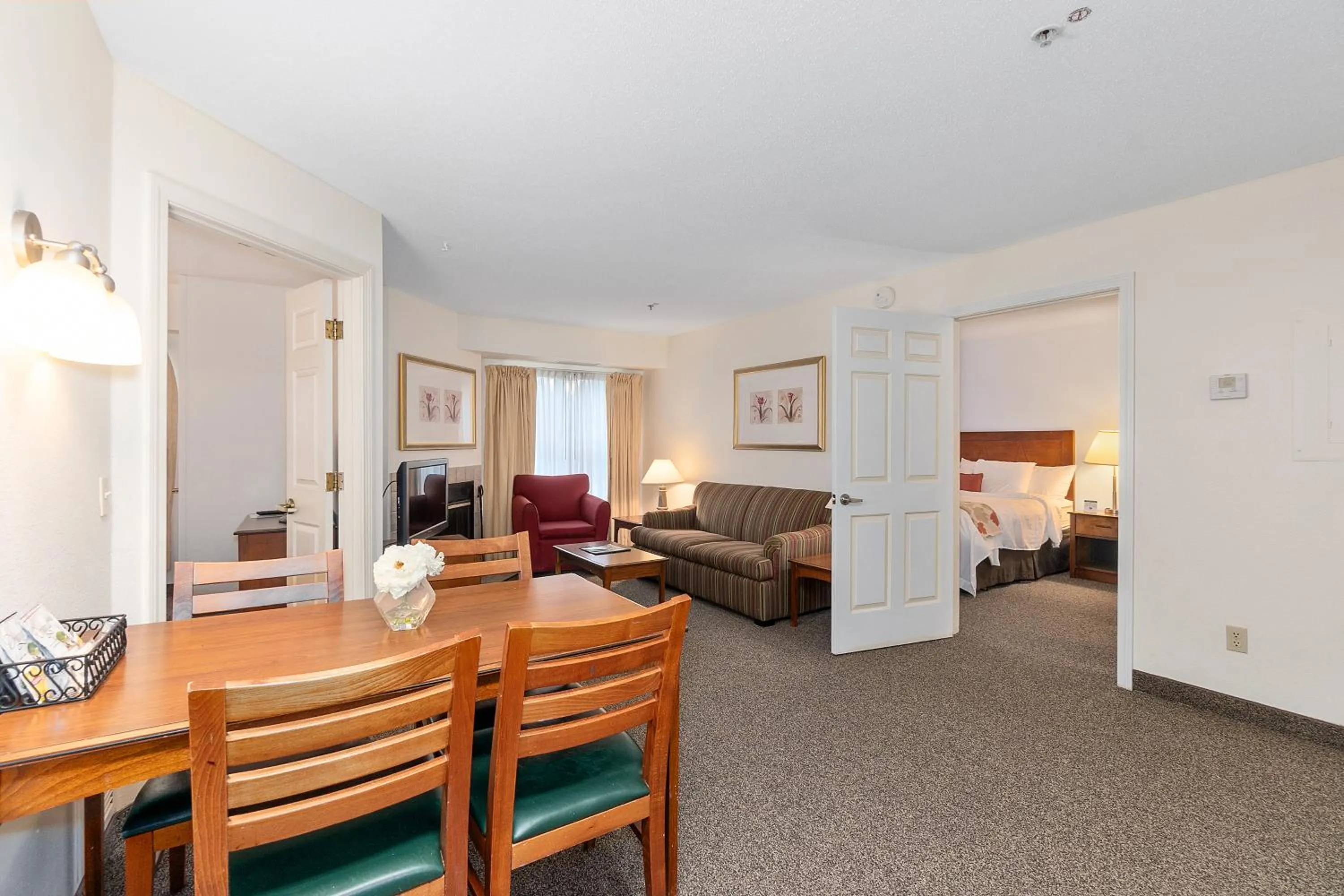 Living room, Bed in Residences at Daniel Webster