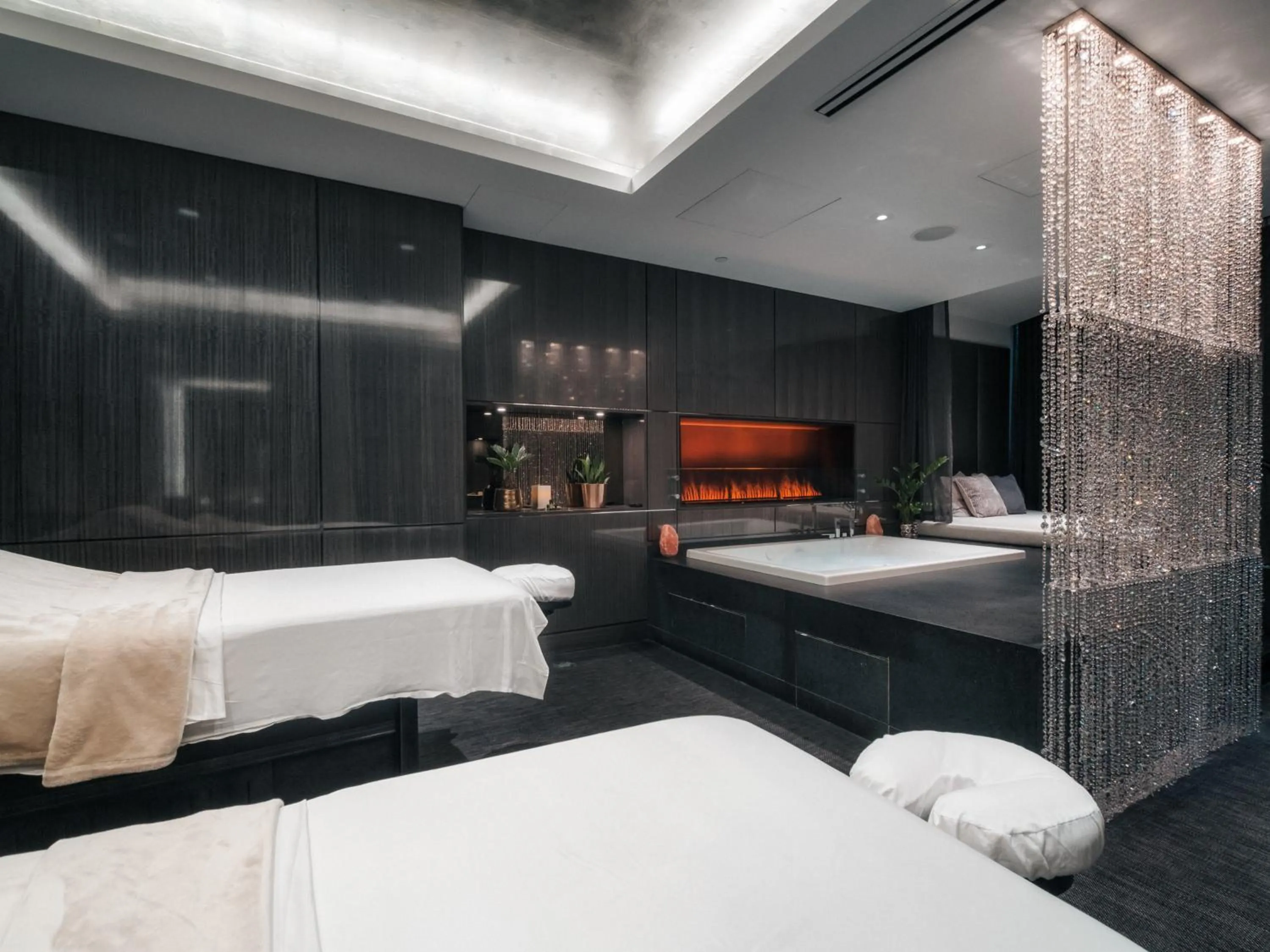 Spa and wellness centre/facilities, Bed in Paradox Vancouver