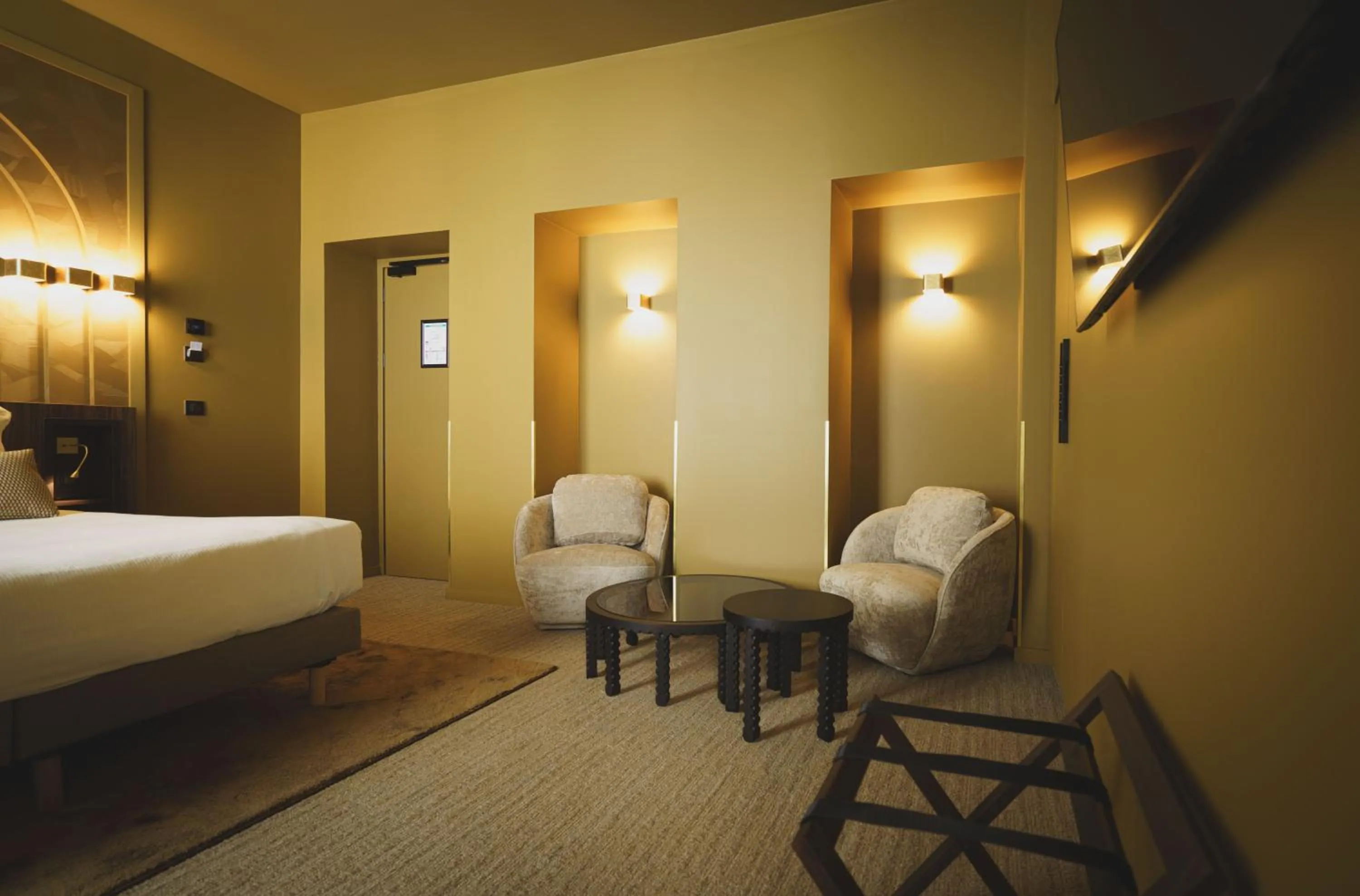 Photo of the whole room, Bed in Hotel Gounod Fully Renovated