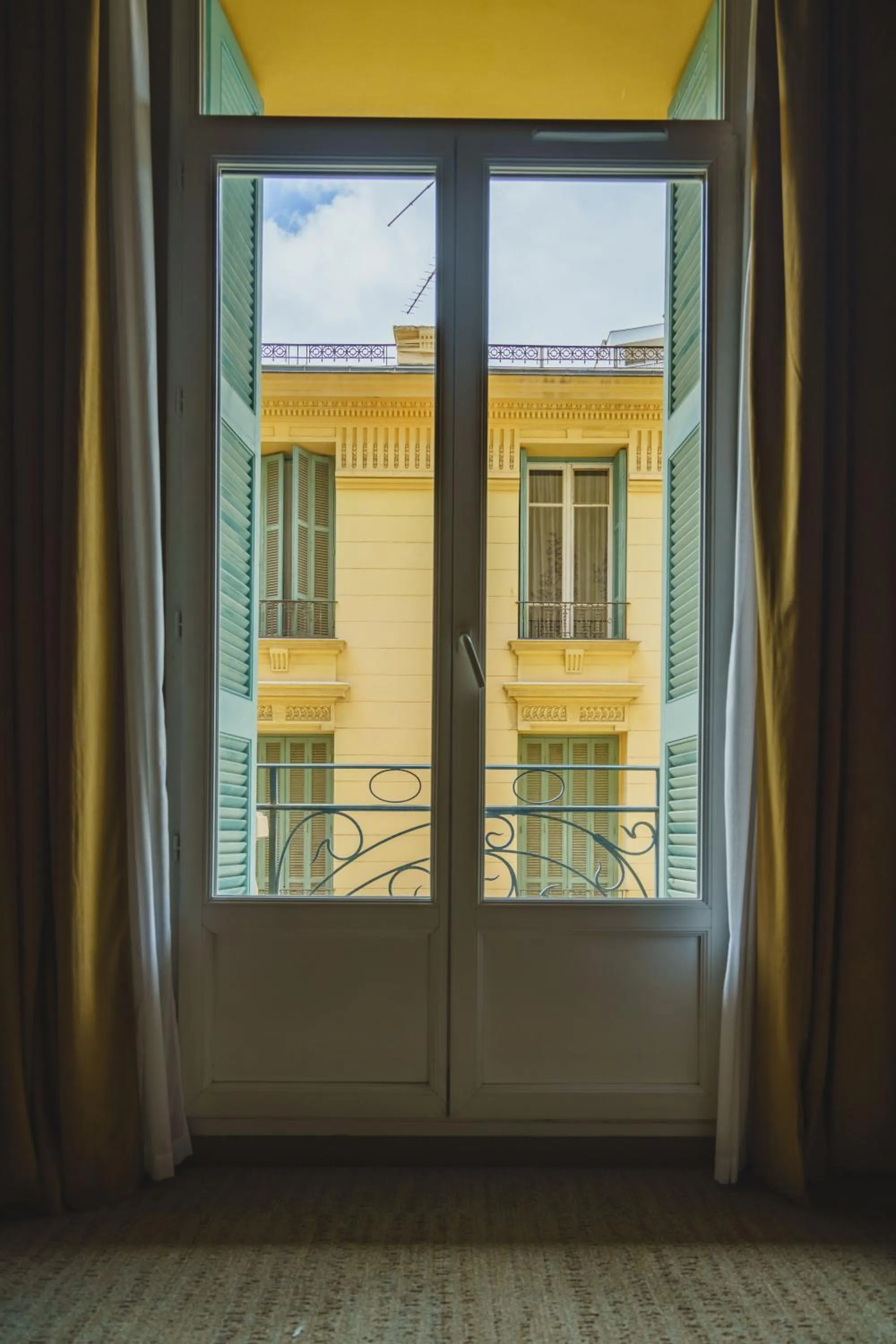 City view in Hotel Gounod Fully Renovated