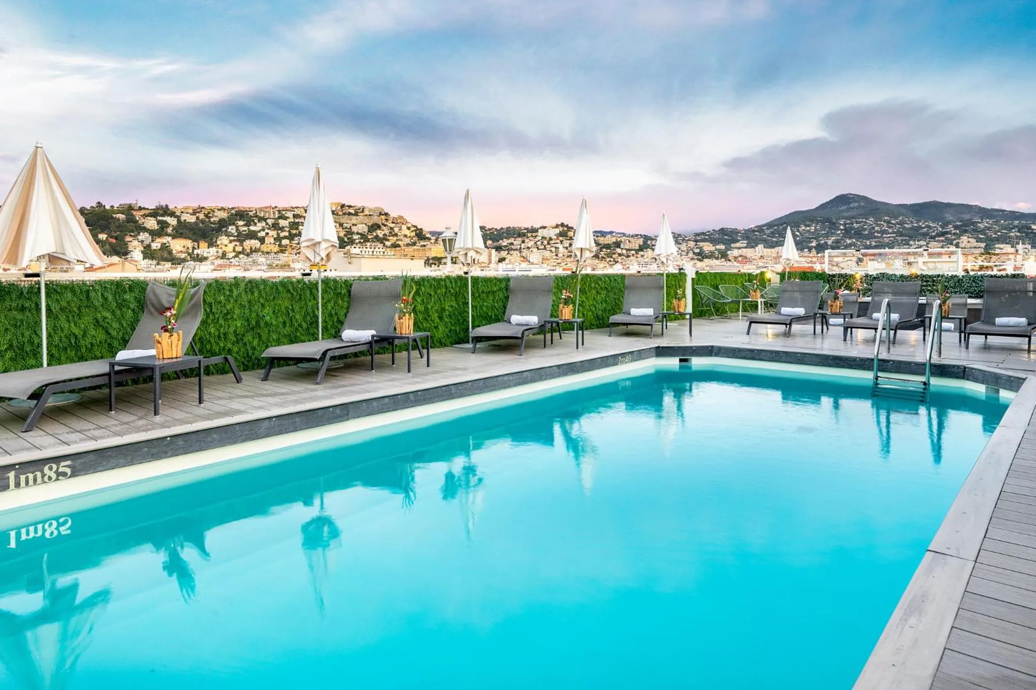 Off site in Hotel Gounod Fully Renovated