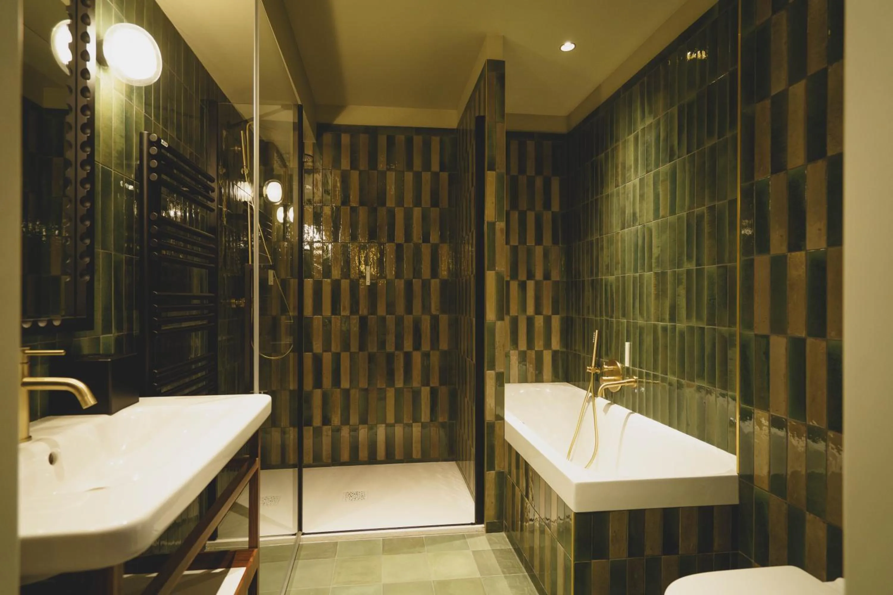 Bathroom in Hotel Gounod Fully Renovated