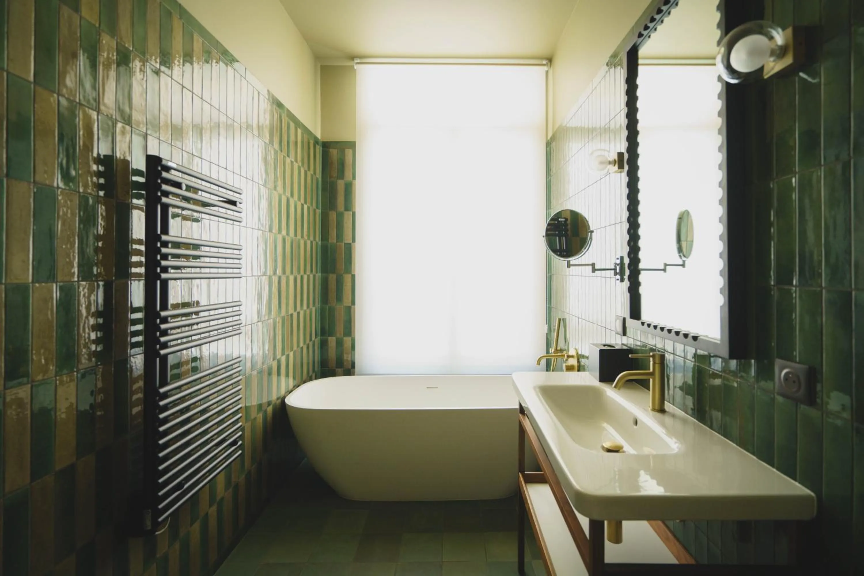 Bathroom in Hotel Gounod Fully Renovated