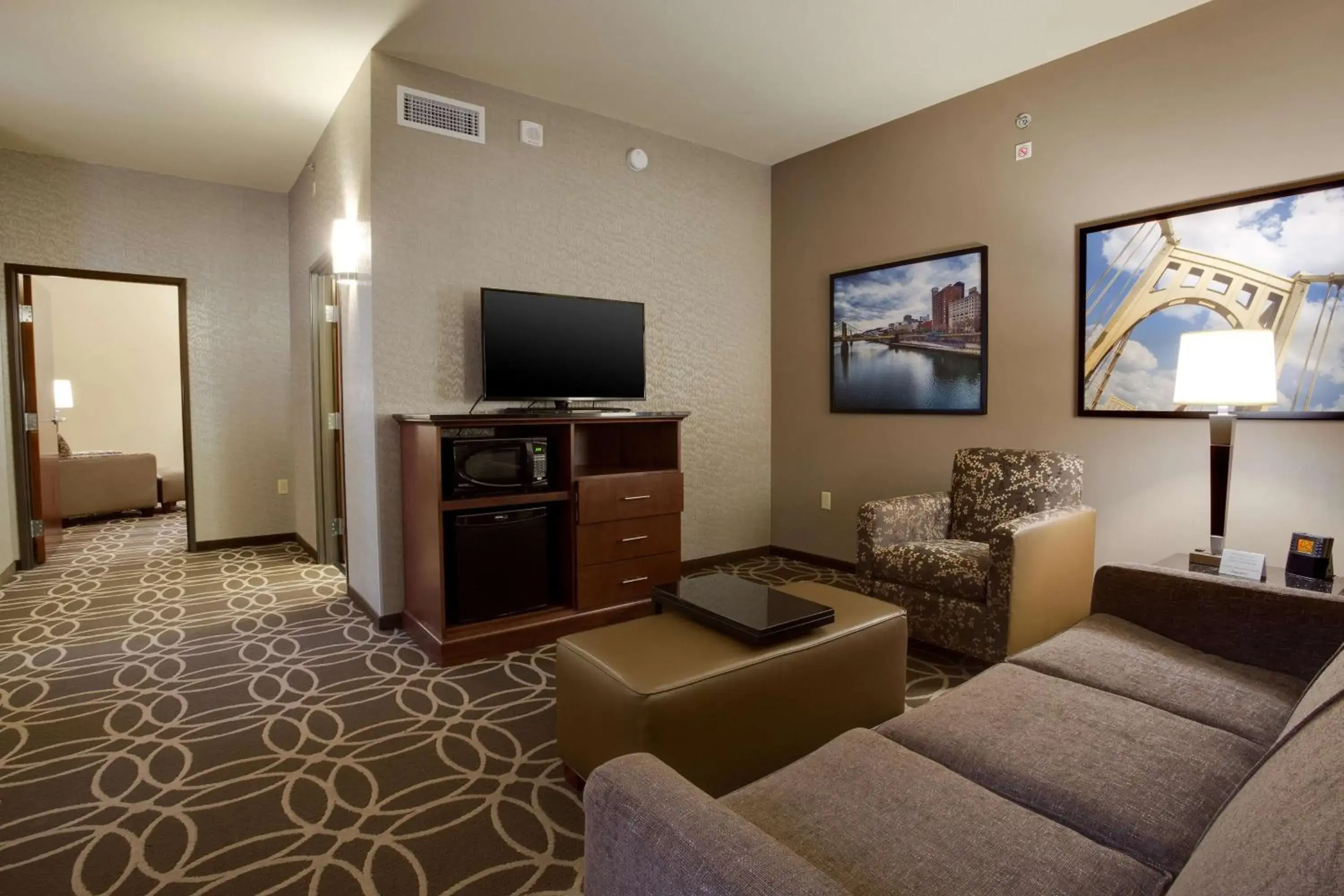 Photo of the whole room in Drury Plaza Hotel Pittsburgh Downtown Photo of the whole room in Drury Plaza Hotel Pittsburgh Downtown