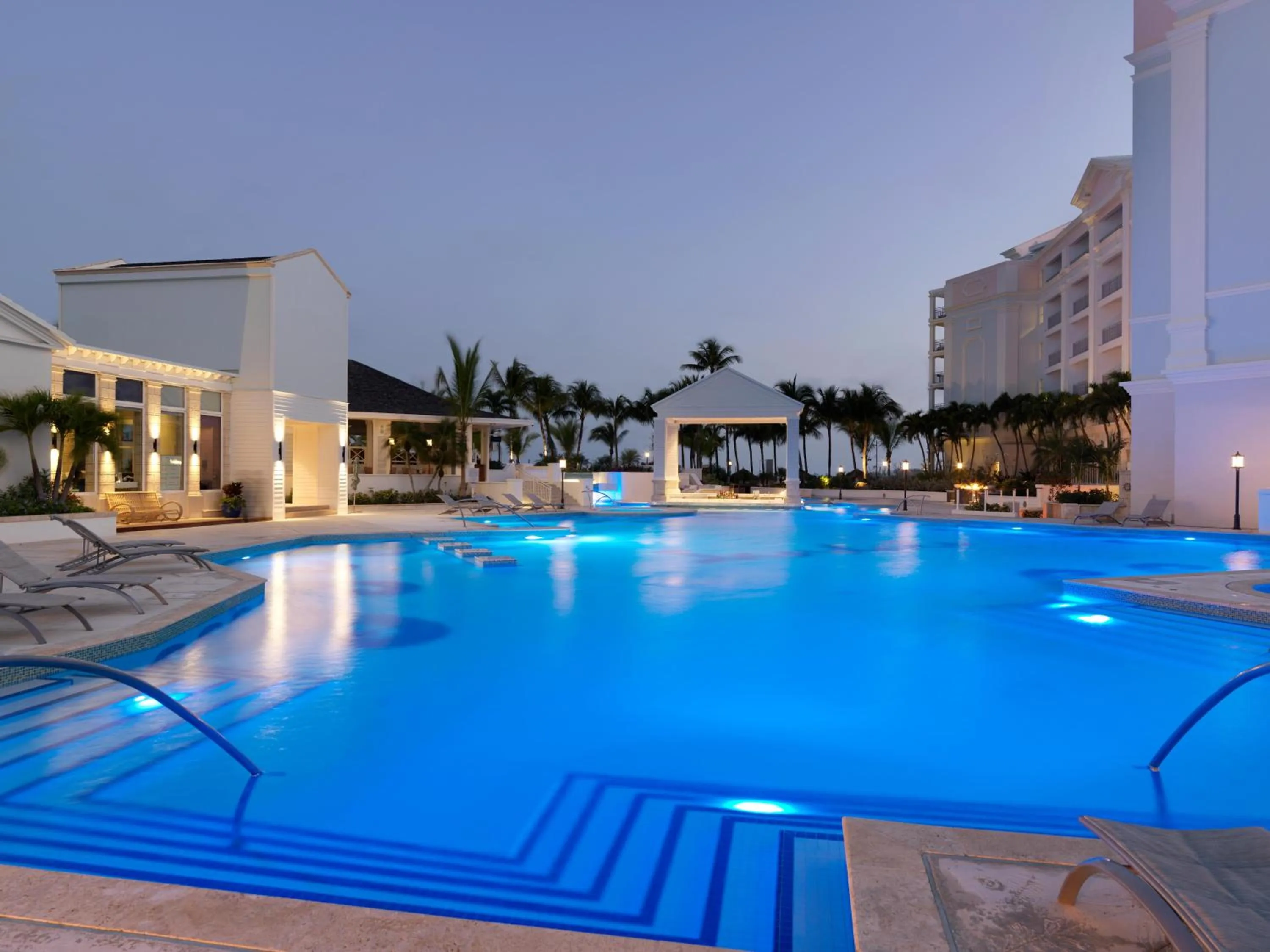 Swimming pool in Sandals Royal Bahamian All Inclusive - Couples Only