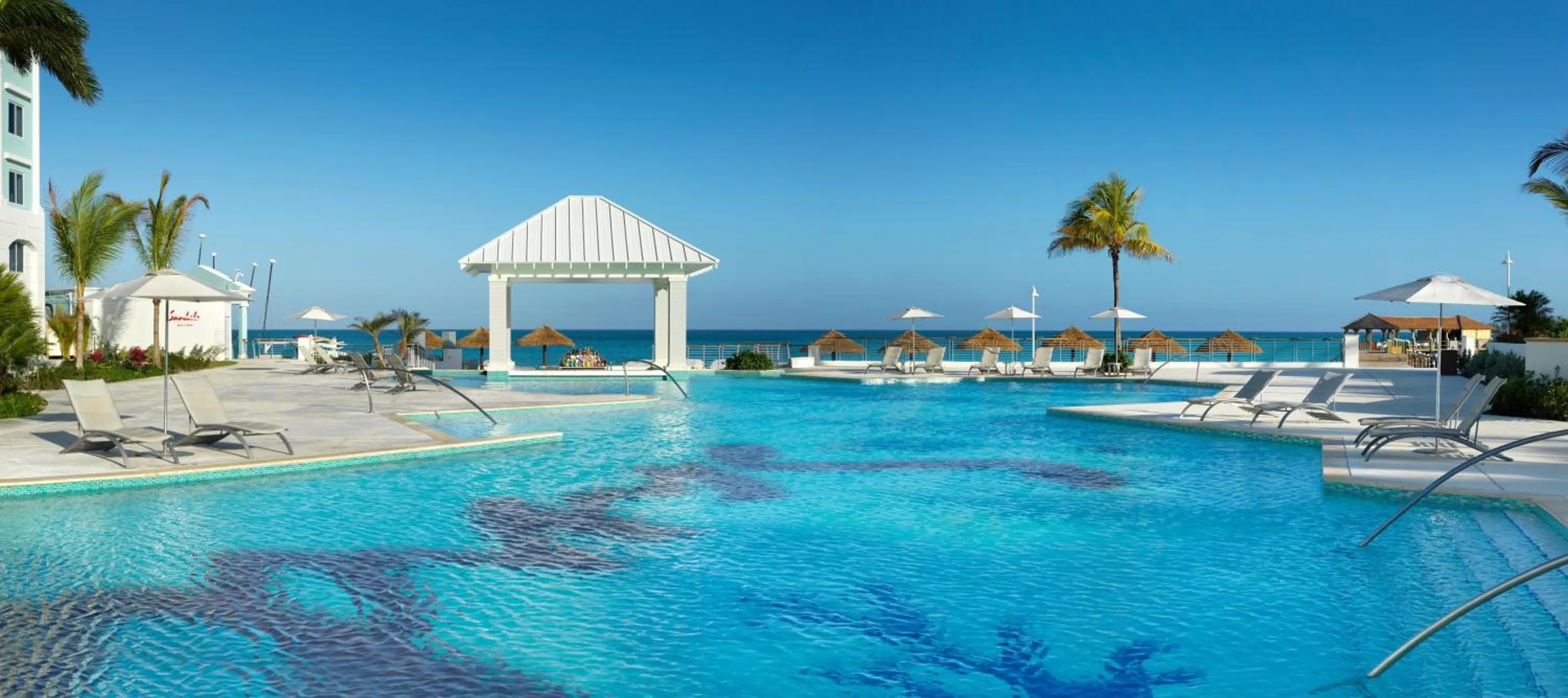 Swimming pool in Sandals Royal Bahamian All Inclusive - Couples Only