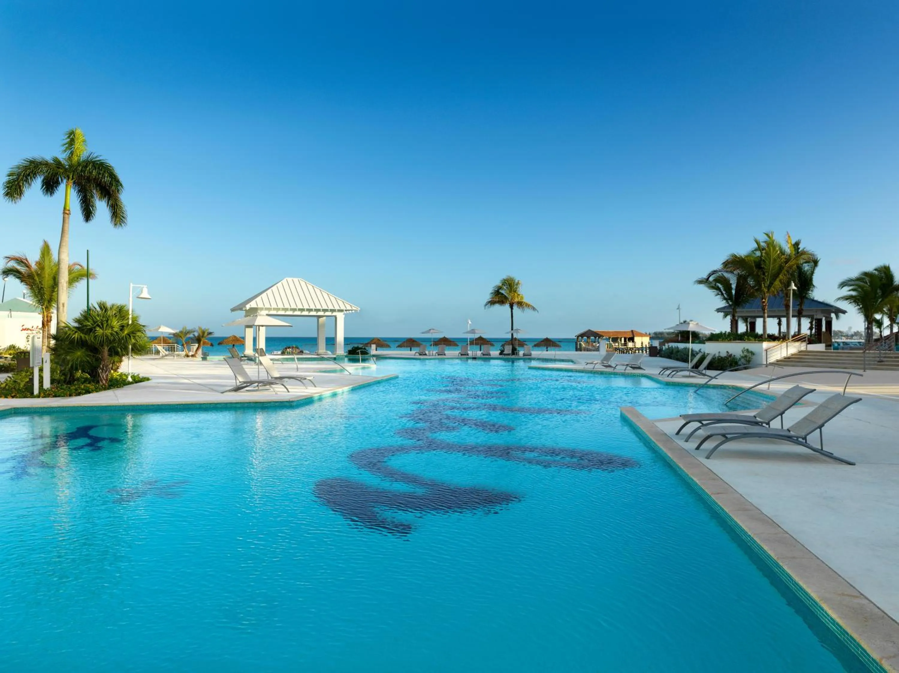 Swimming pool in Sandals Royal Bahamian All Inclusive - Couples Only