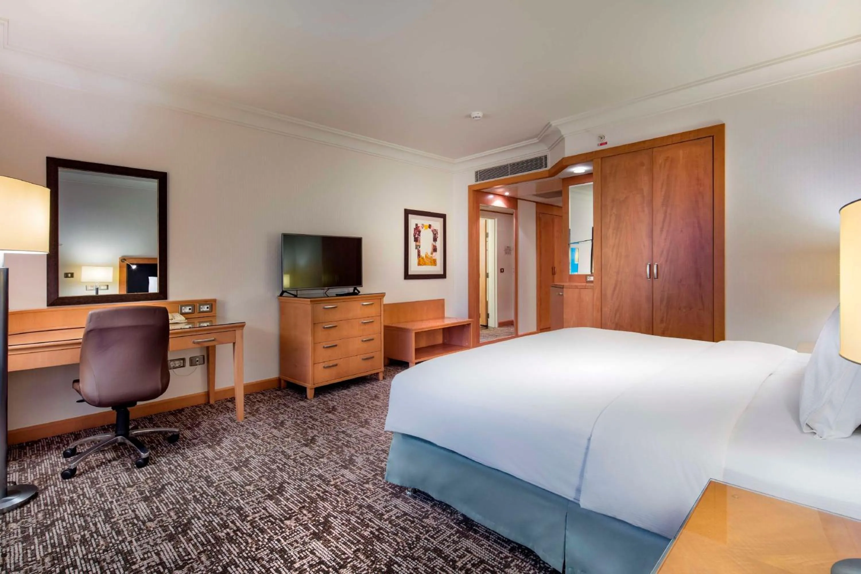 Bedroom, Bed in Adana HiltonSA Hotel