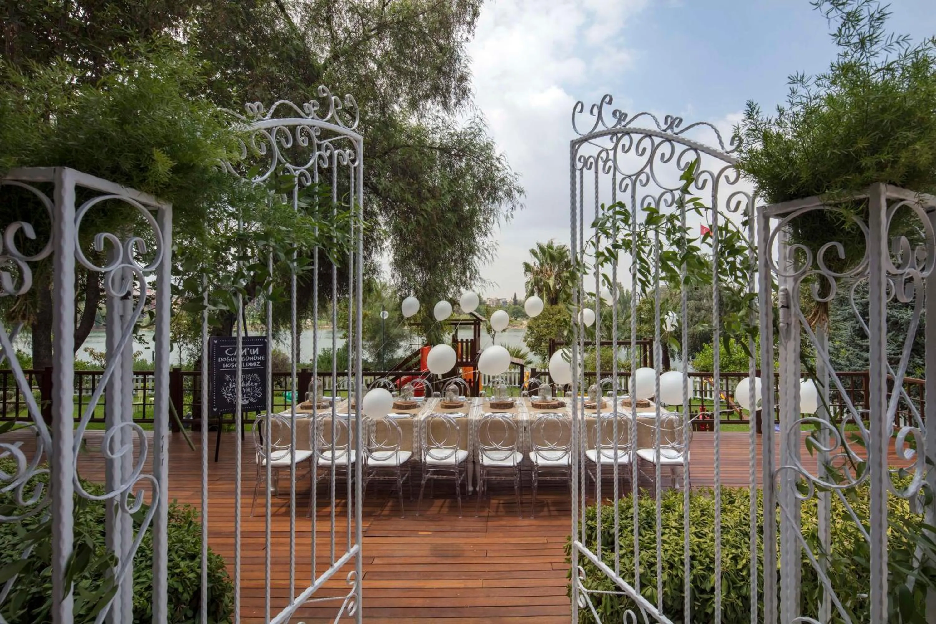 Dining area in Adana HiltonSA Hotel