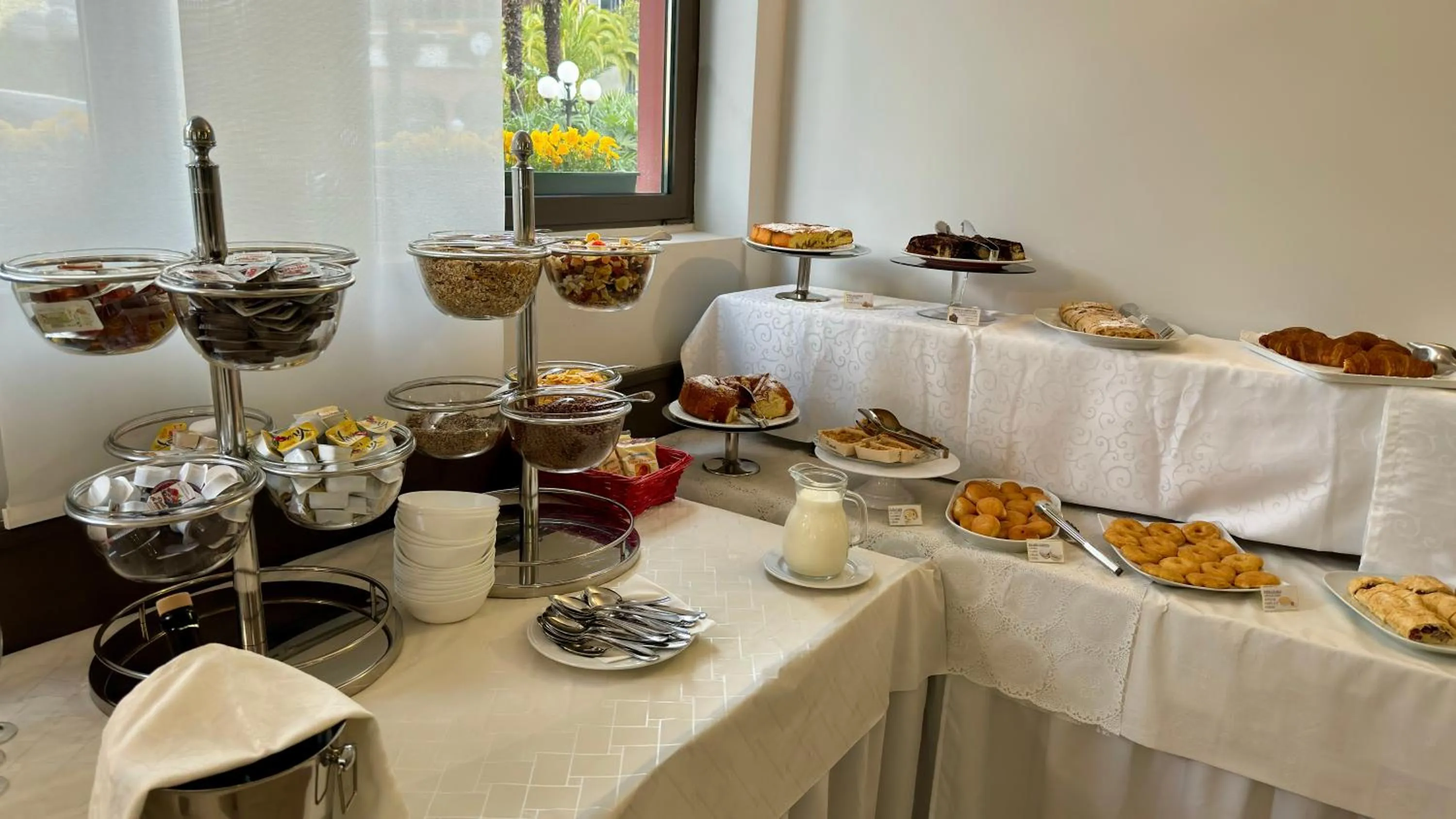 Breakfast in Hotel Royal