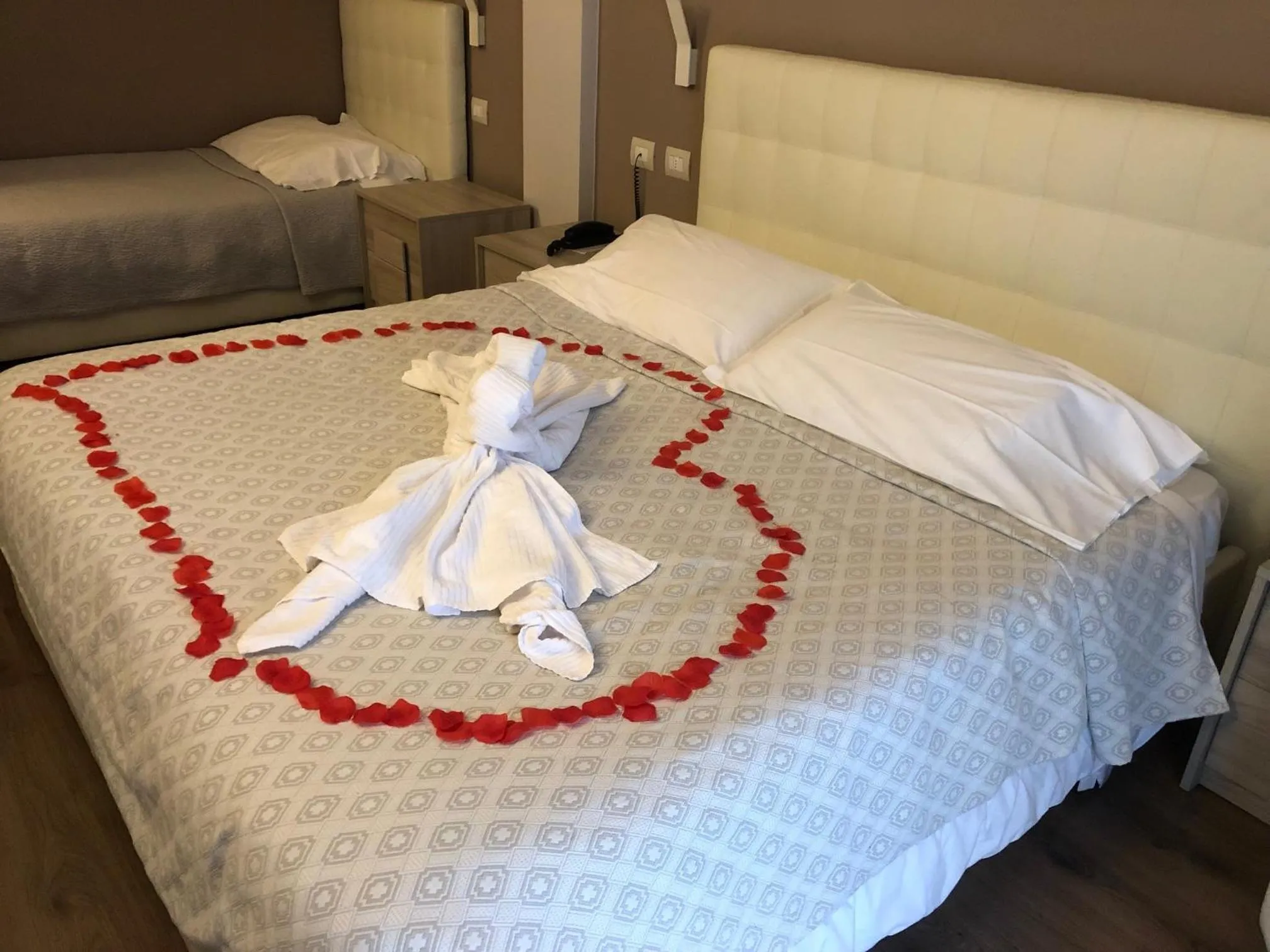 Bedroom, Bed in Hotel Royal