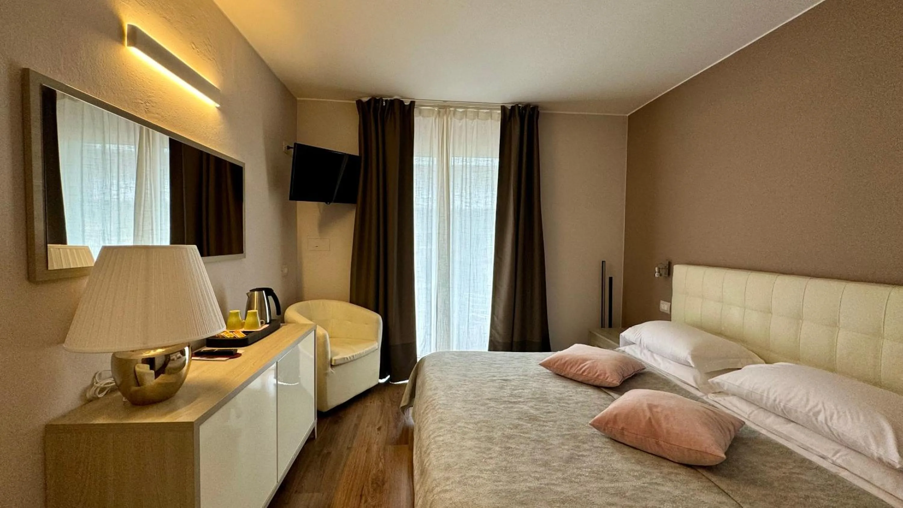 Bedroom, Bed in Hotel Royal