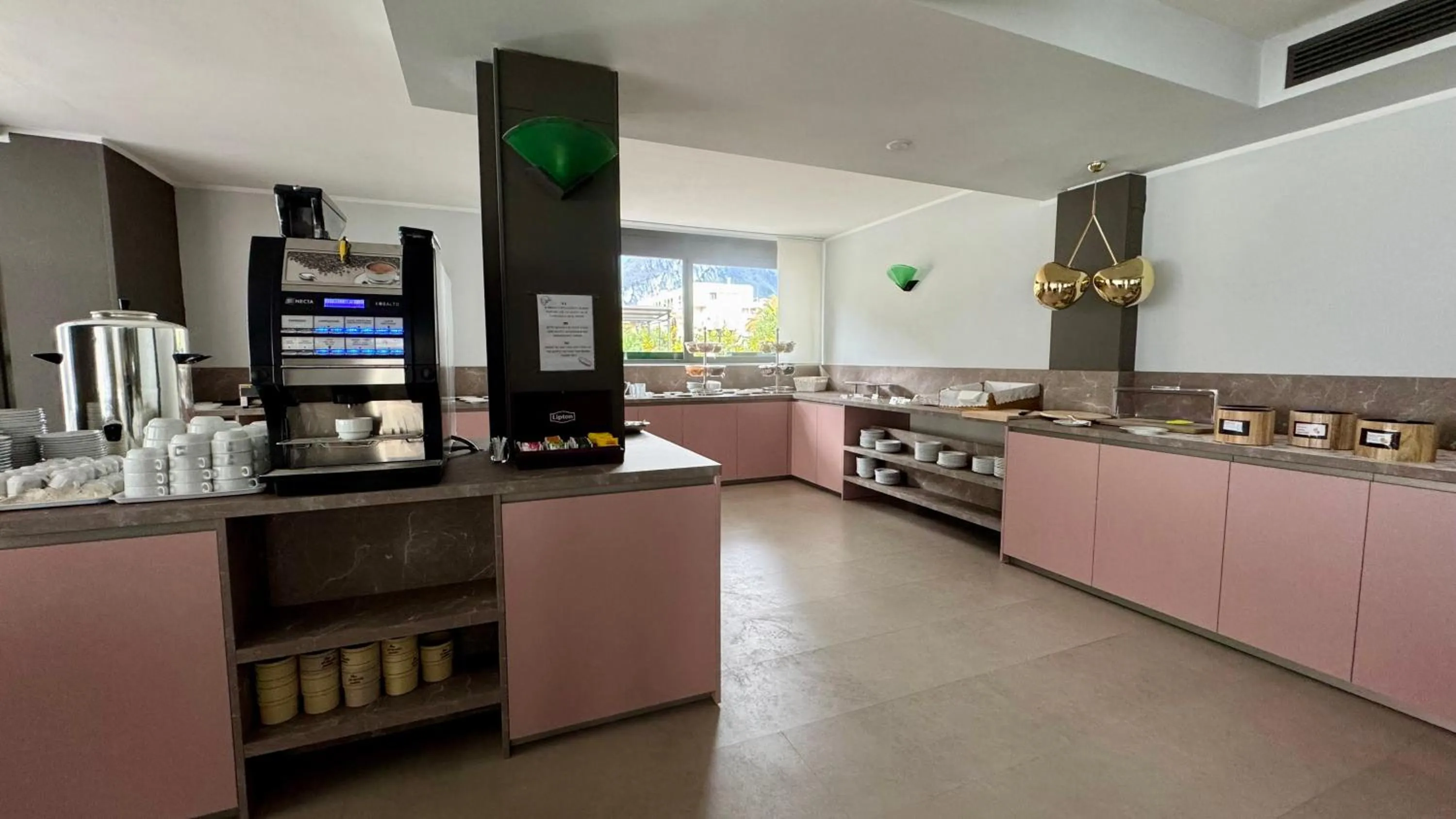 Breakfast in Hotel Royal