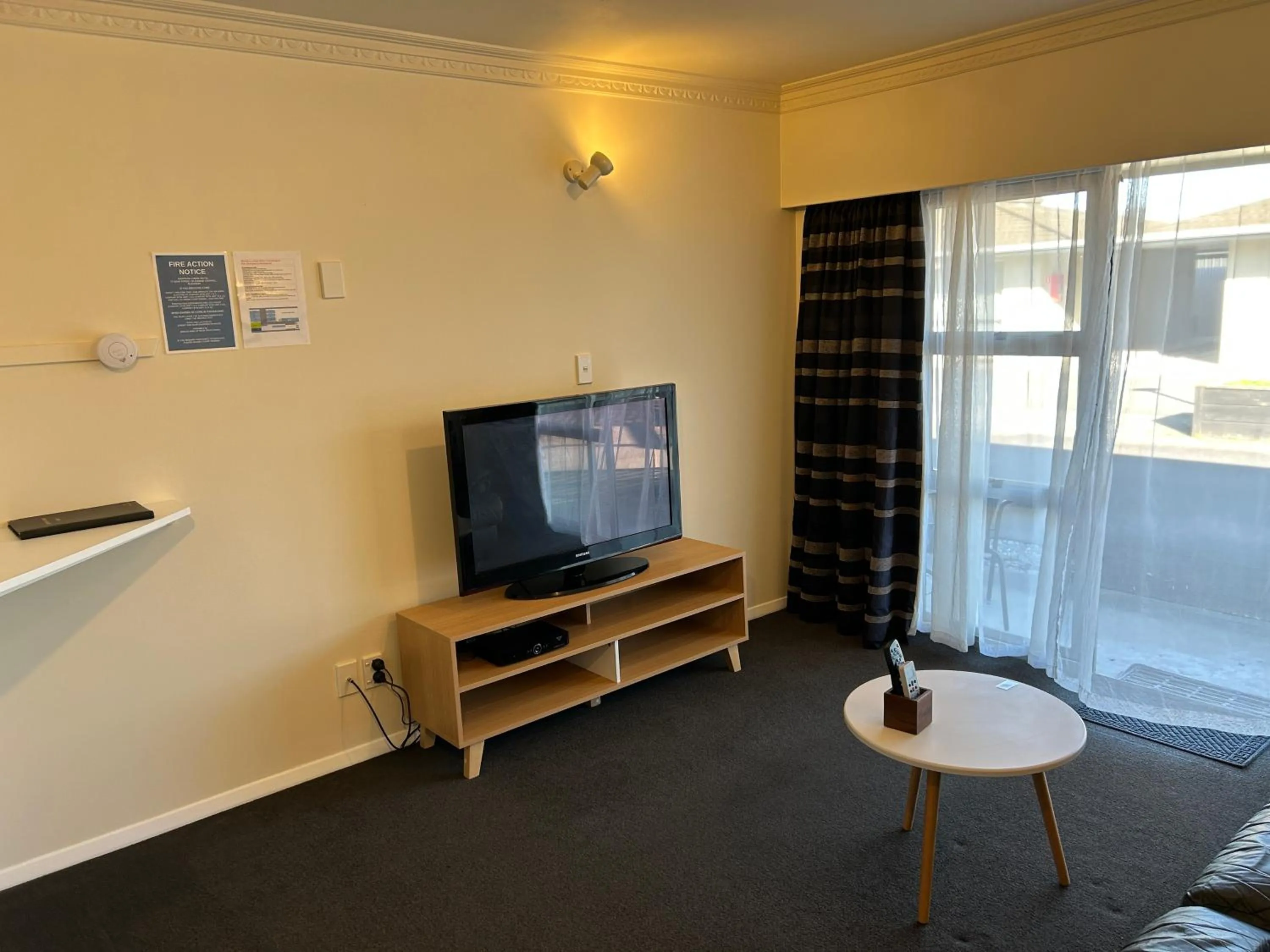 TV and multimedia in Montana Lodge Motel