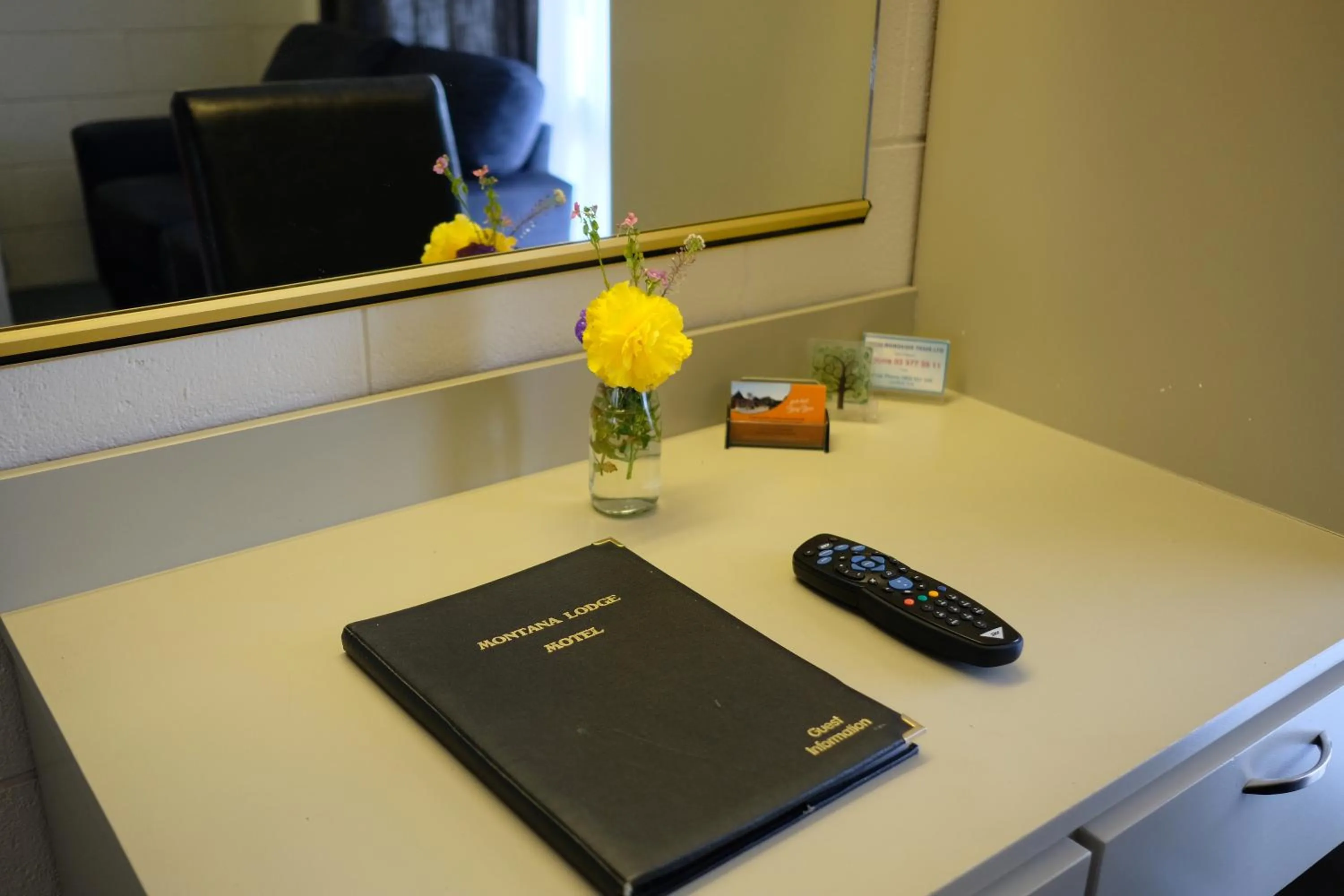 Communal lounge/ TV room in Montana Lodge Motel