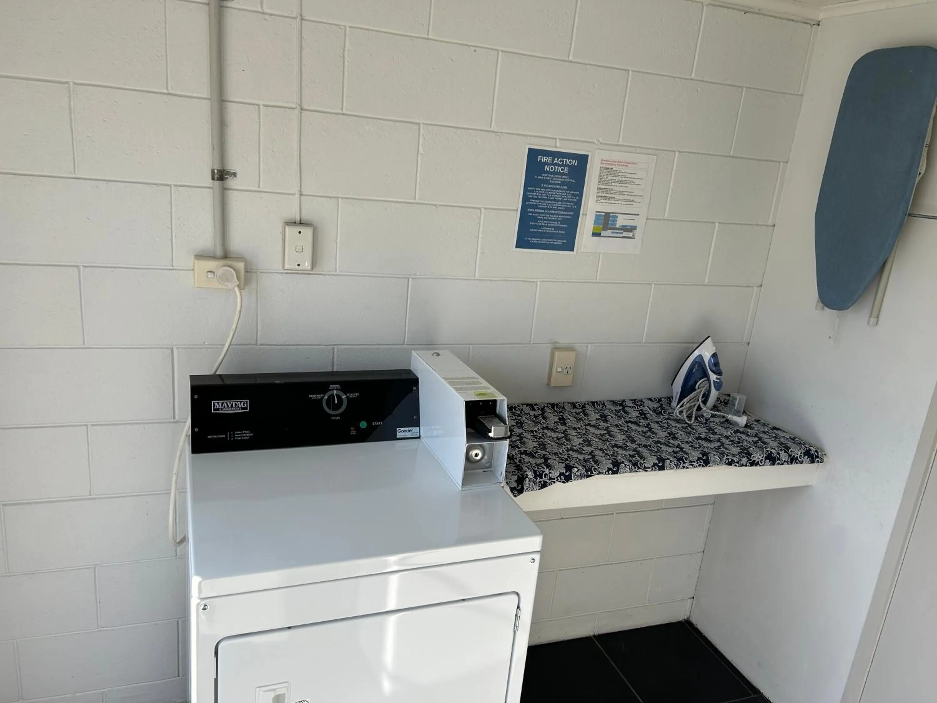 Property building in Montana Lodge Motel