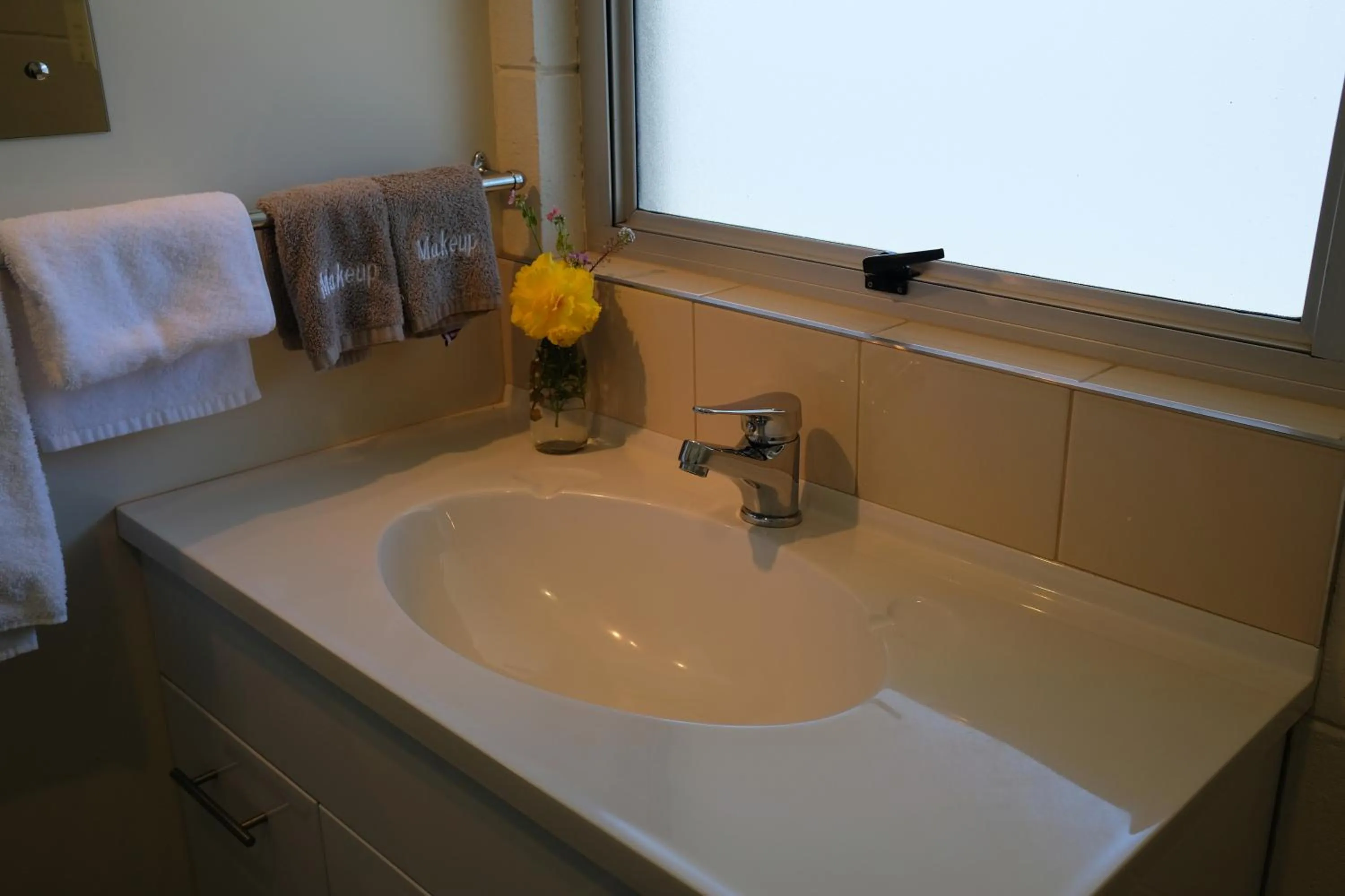 Bathroom in Montana Lodge Motel