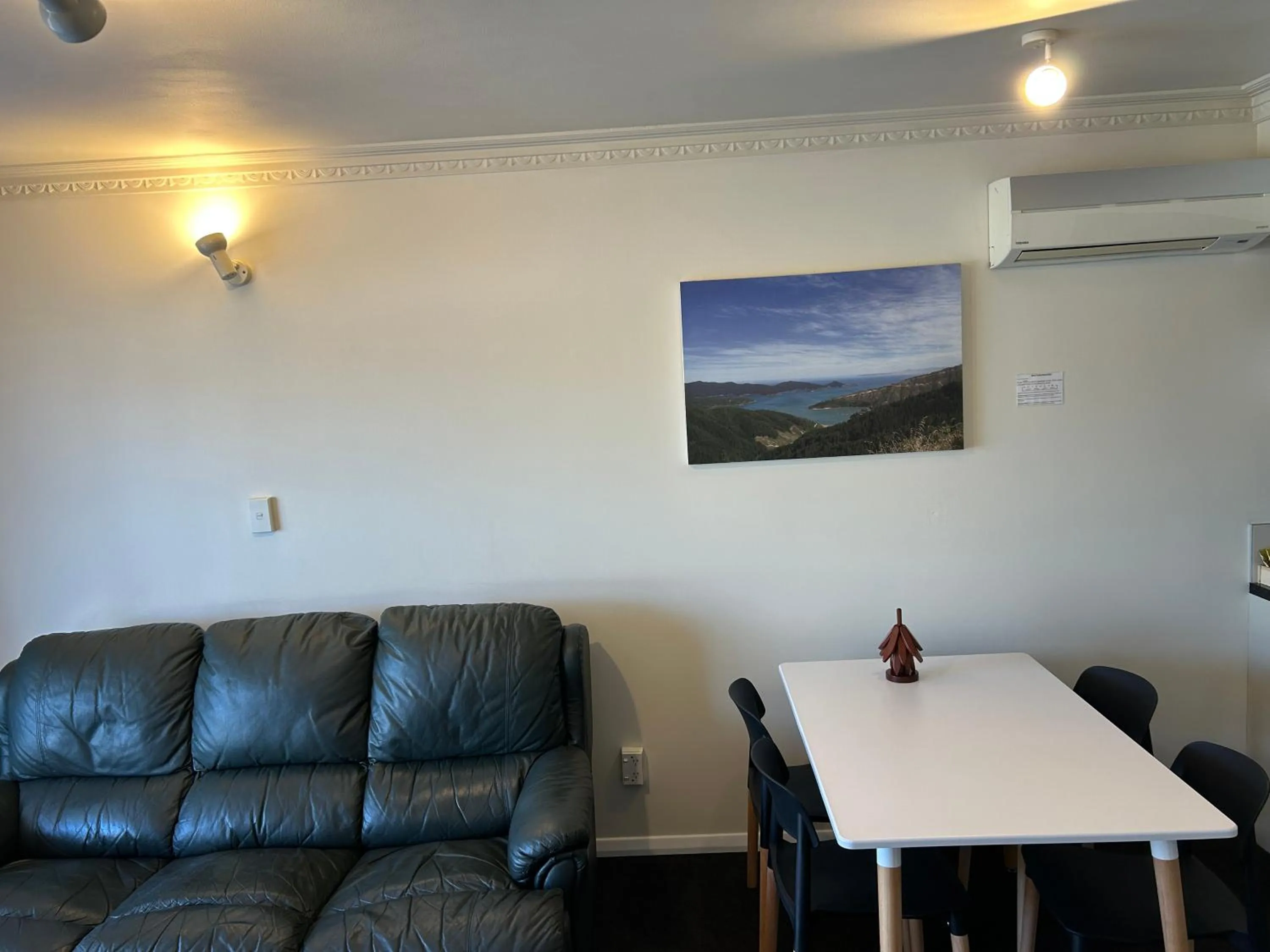 Living room in Montana Lodge Motel