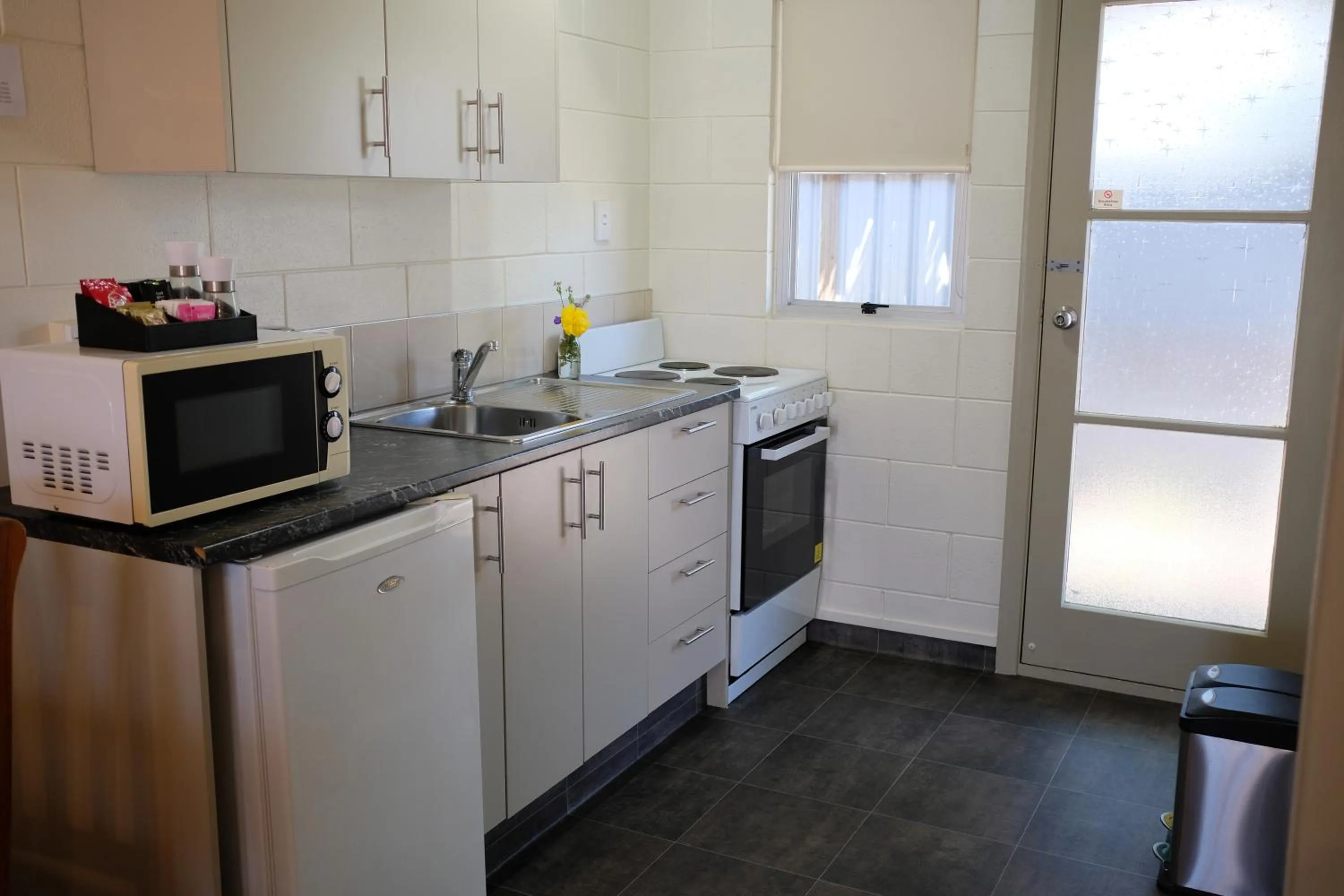 Kitchen or kitchenette in Montana Lodge Motel