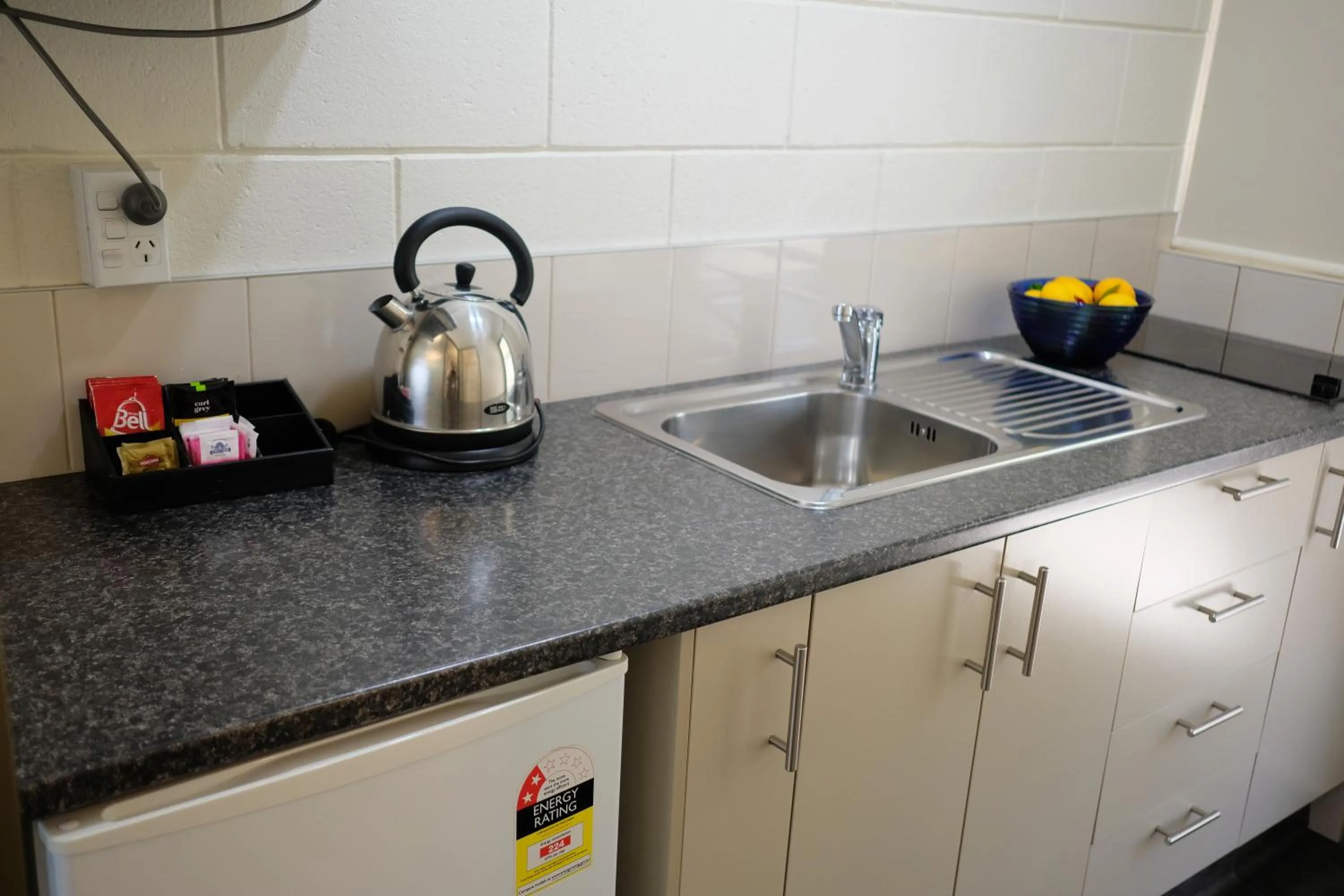 Coffee/tea facilities in Montana Lodge Motel