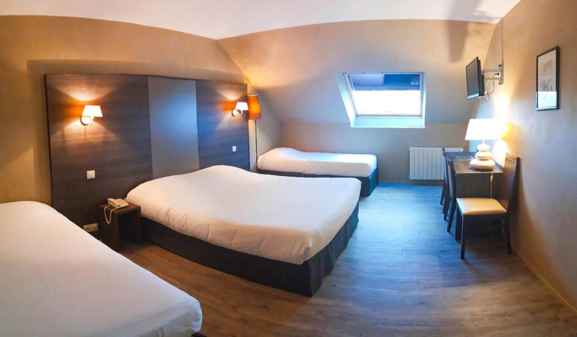 Bed in Hotel Alicia Auray Le Bono