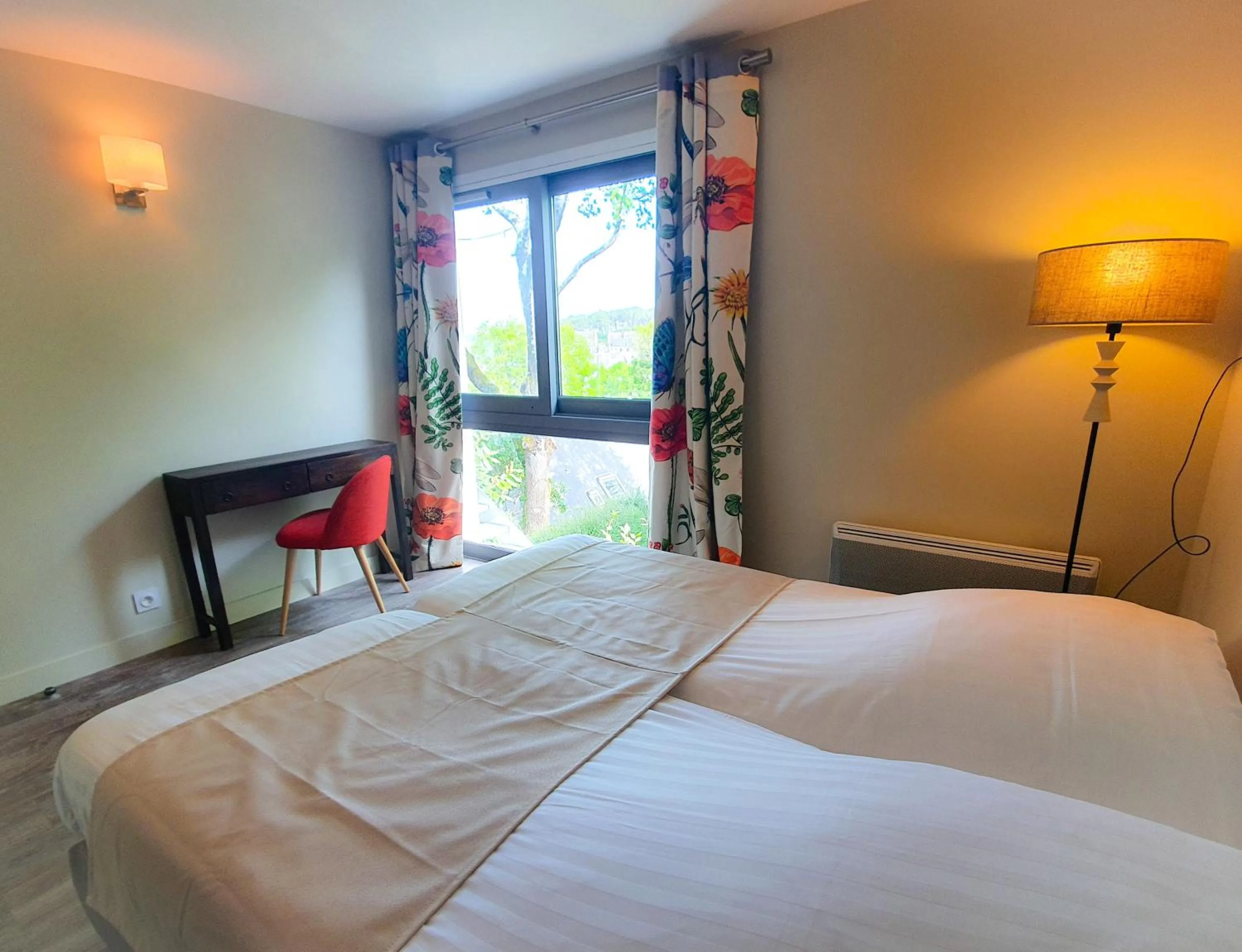 Bed in Hotel Alicia Auray Le Bono