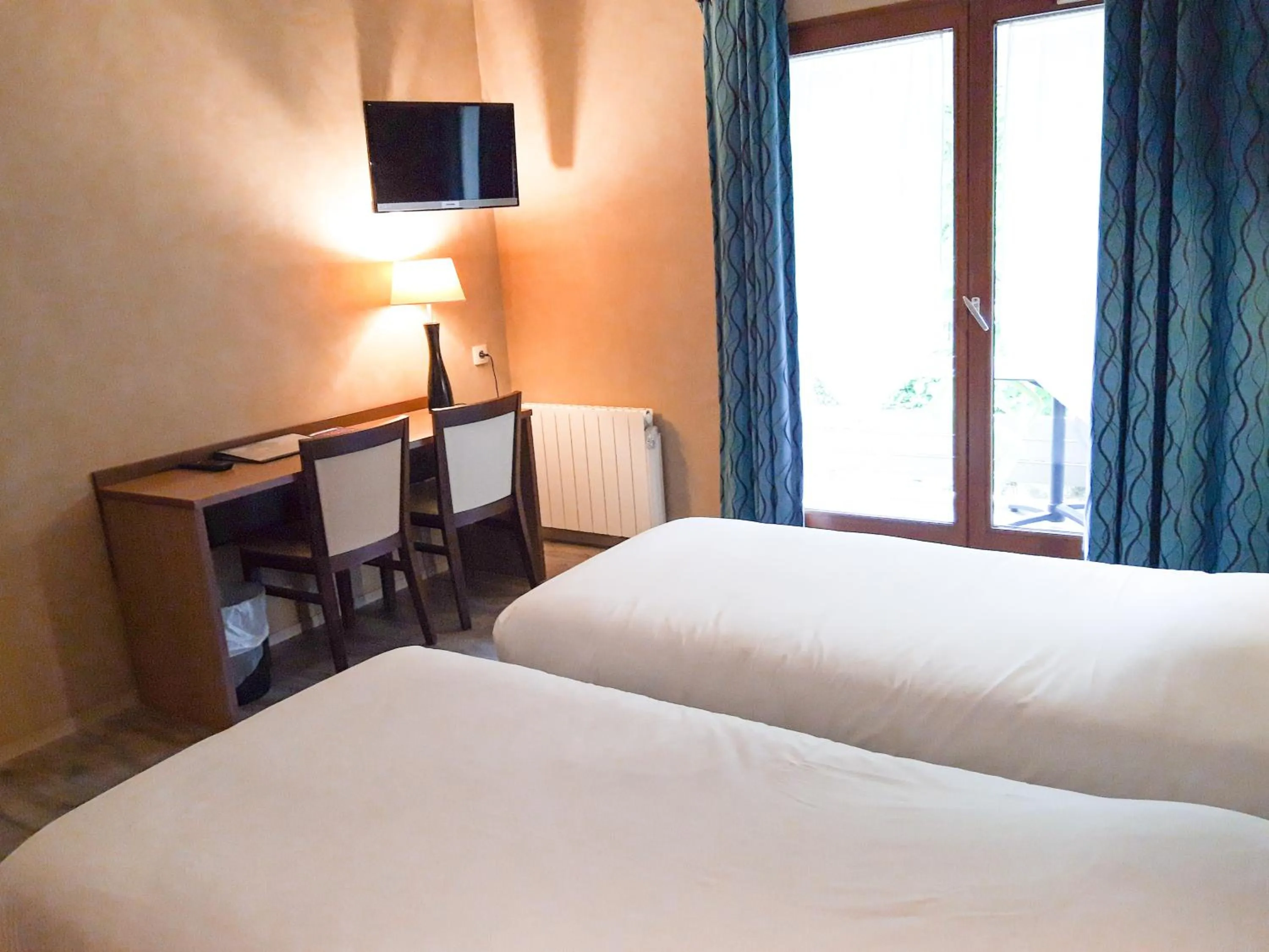 Photo of the whole room, Bed in Hotel Alicia Auray Le Bono
