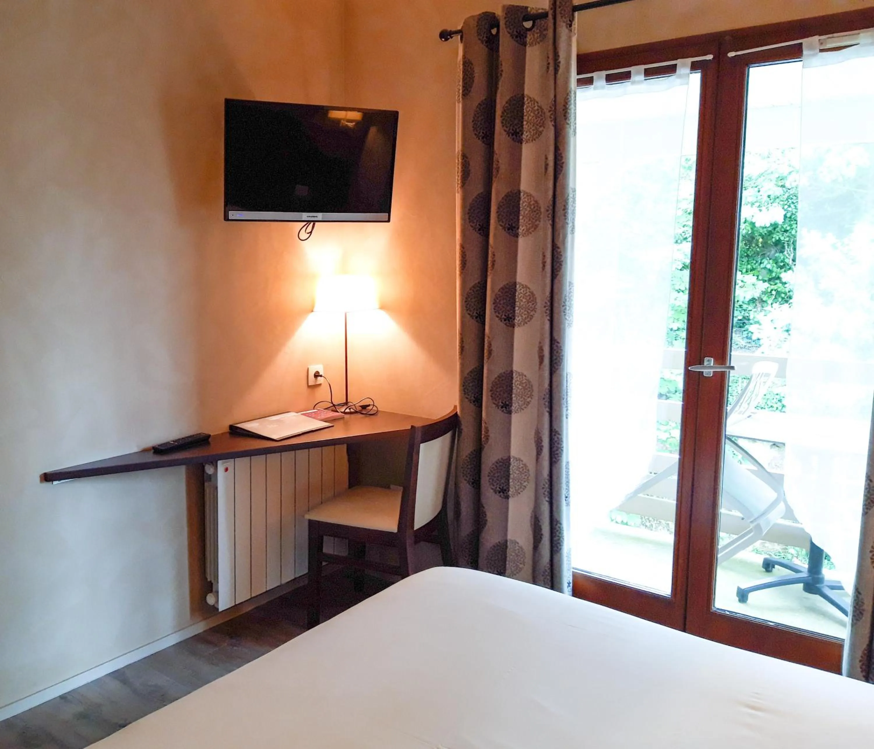 Bed in Hotel Alicia Auray Le Bono