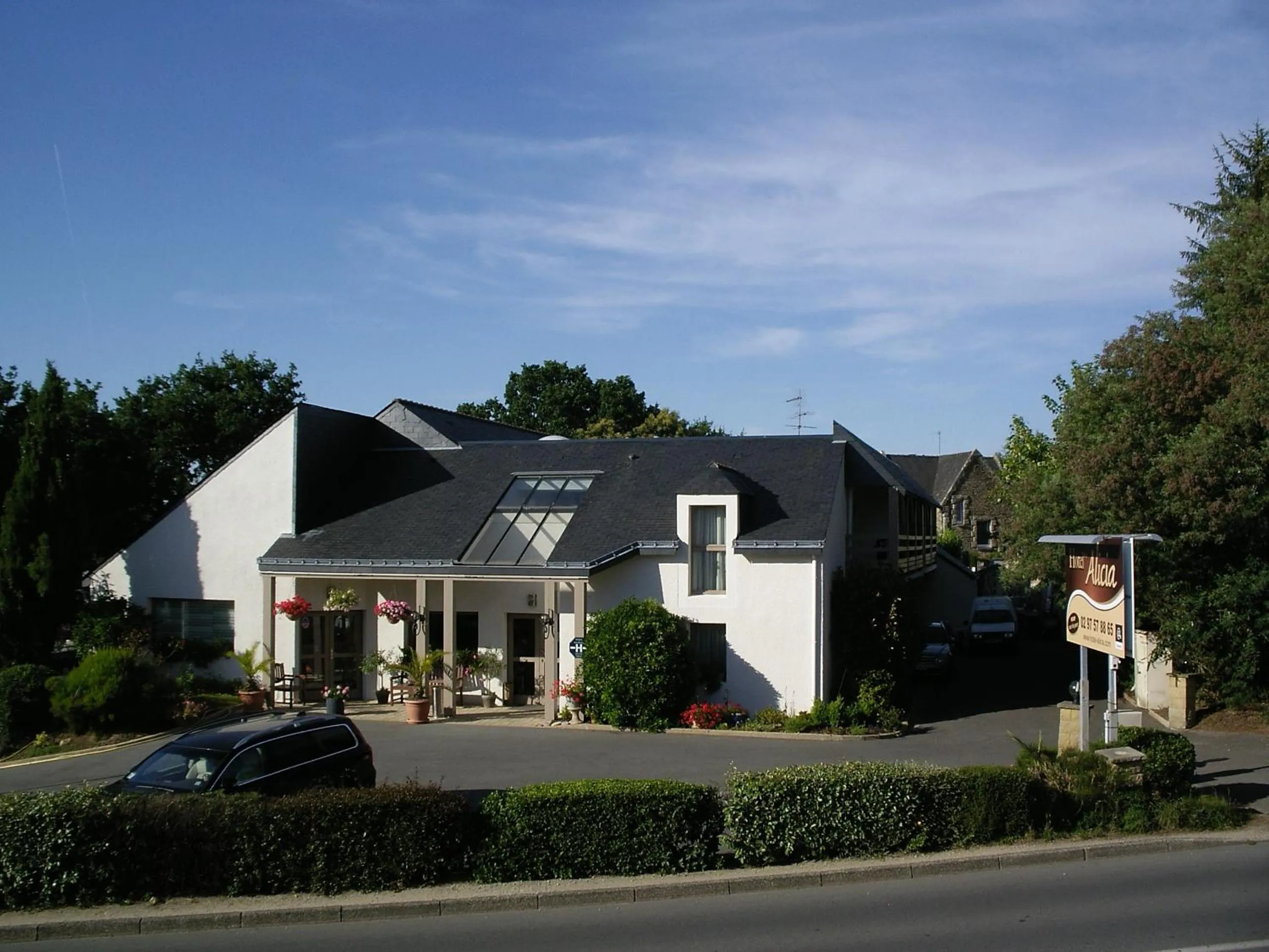 Facade/entrance in Hotel Alicia Auray Le Bono
