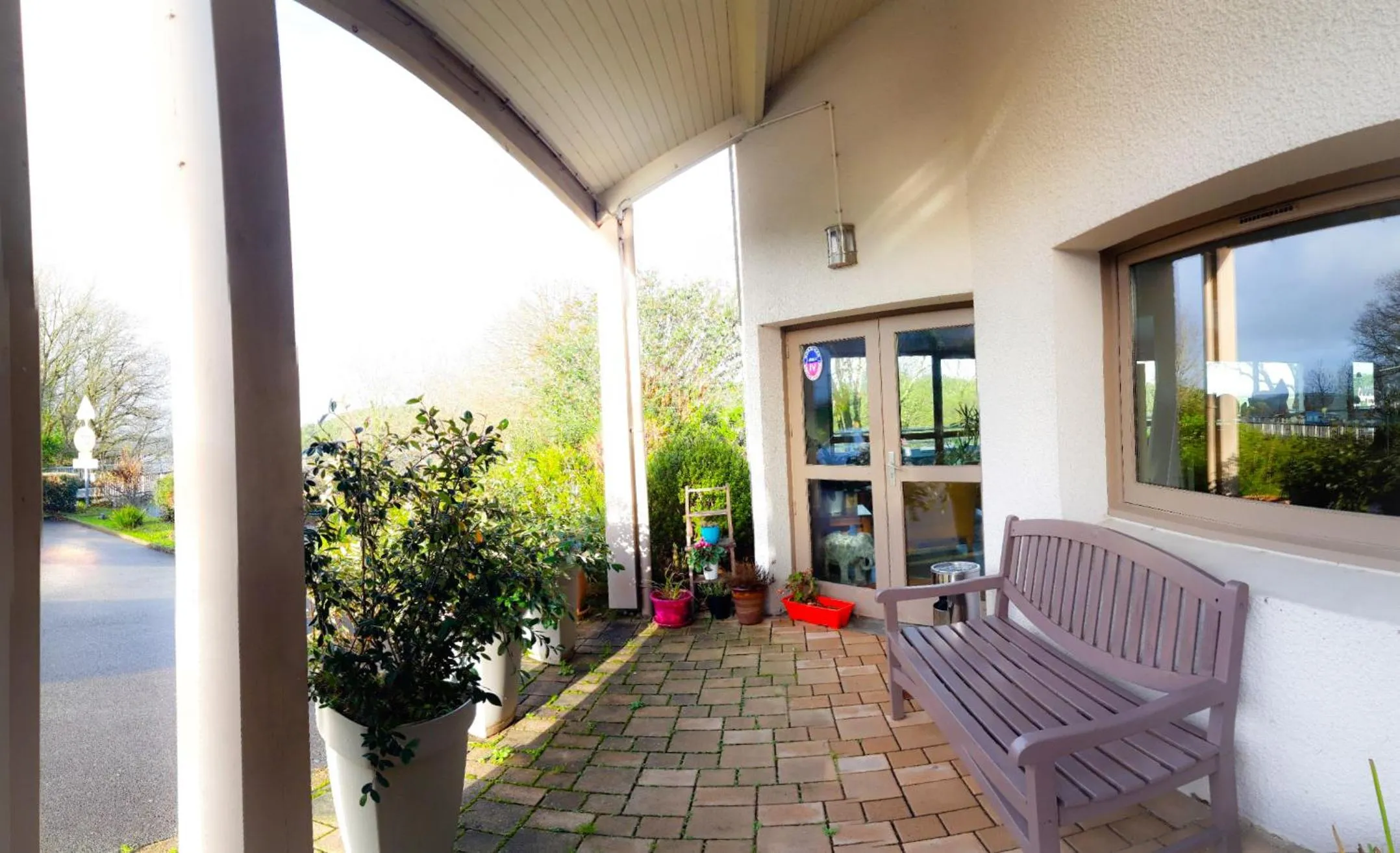 Facade/entrance in Hotel Alicia Auray Le Bono