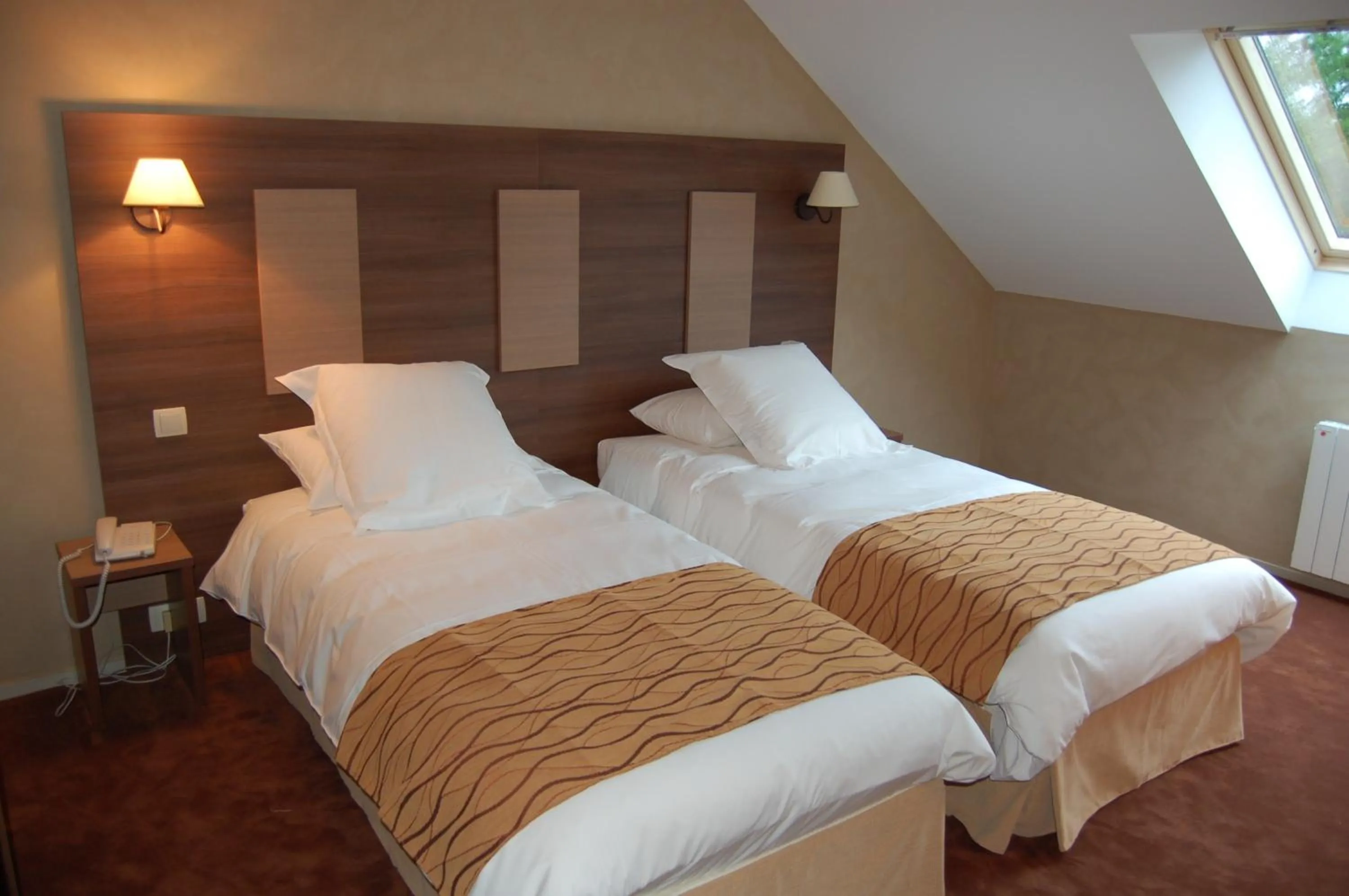 Bed in Hotel Alicia Auray Le Bono