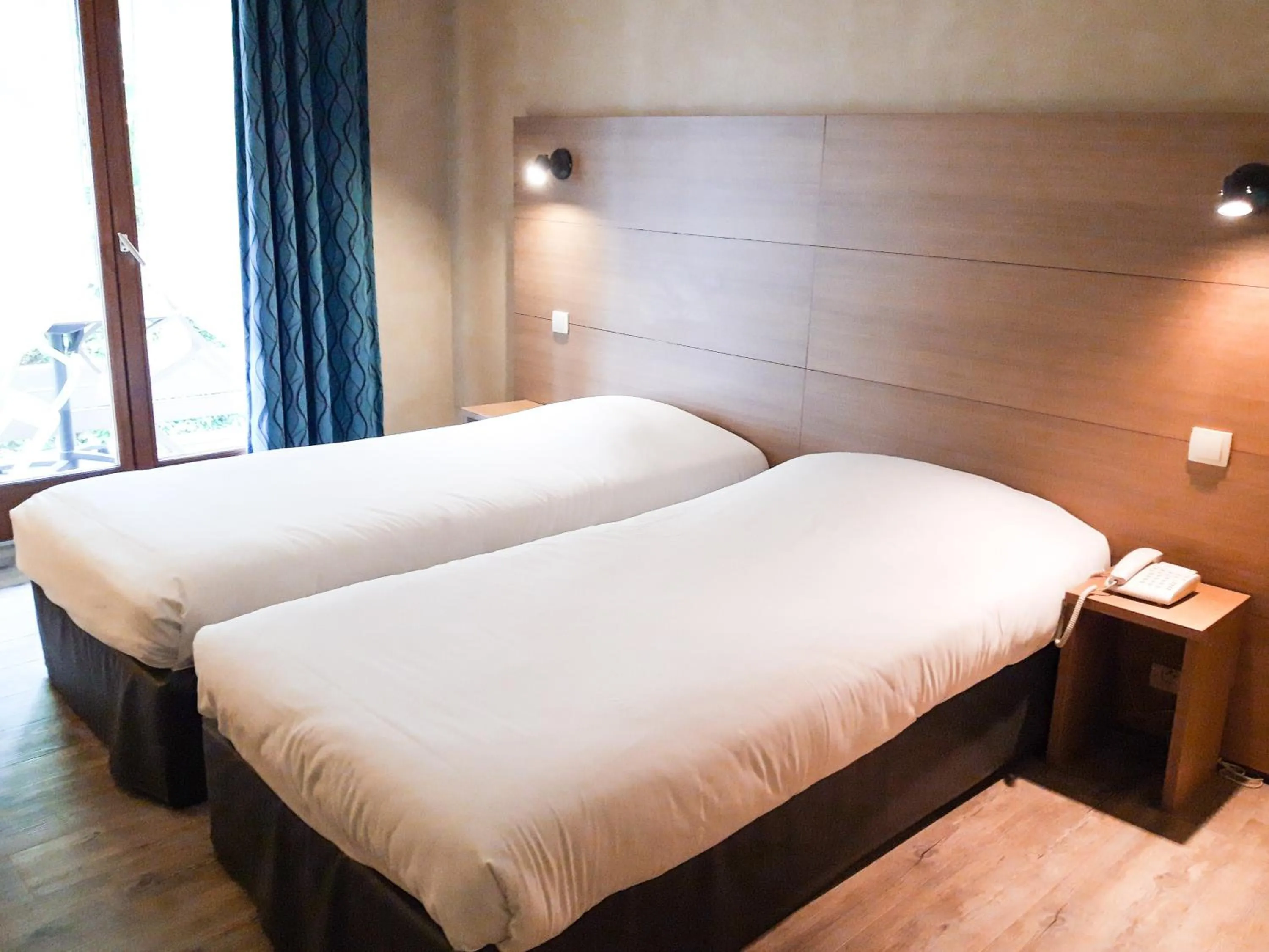 Bed in Hotel Alicia Auray Le Bono