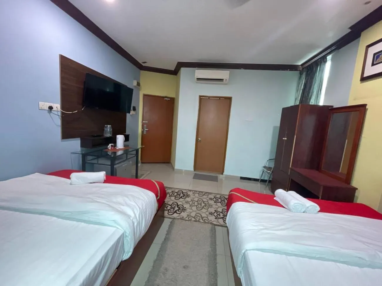 Photo of the whole room, Bed in Saujana City Hotel