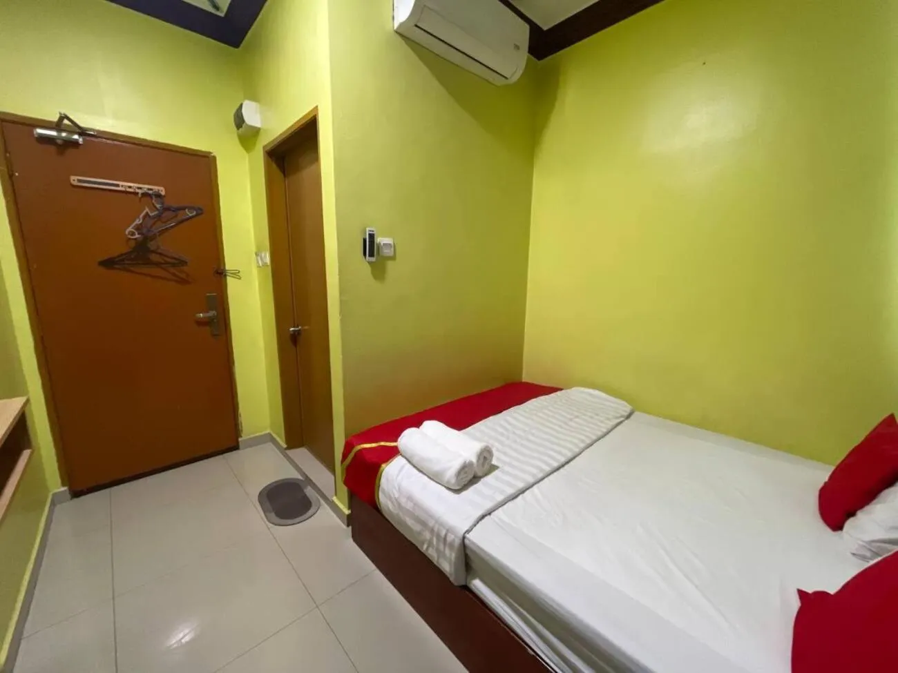 Photo of the whole room, Bed in Saujana City Hotel