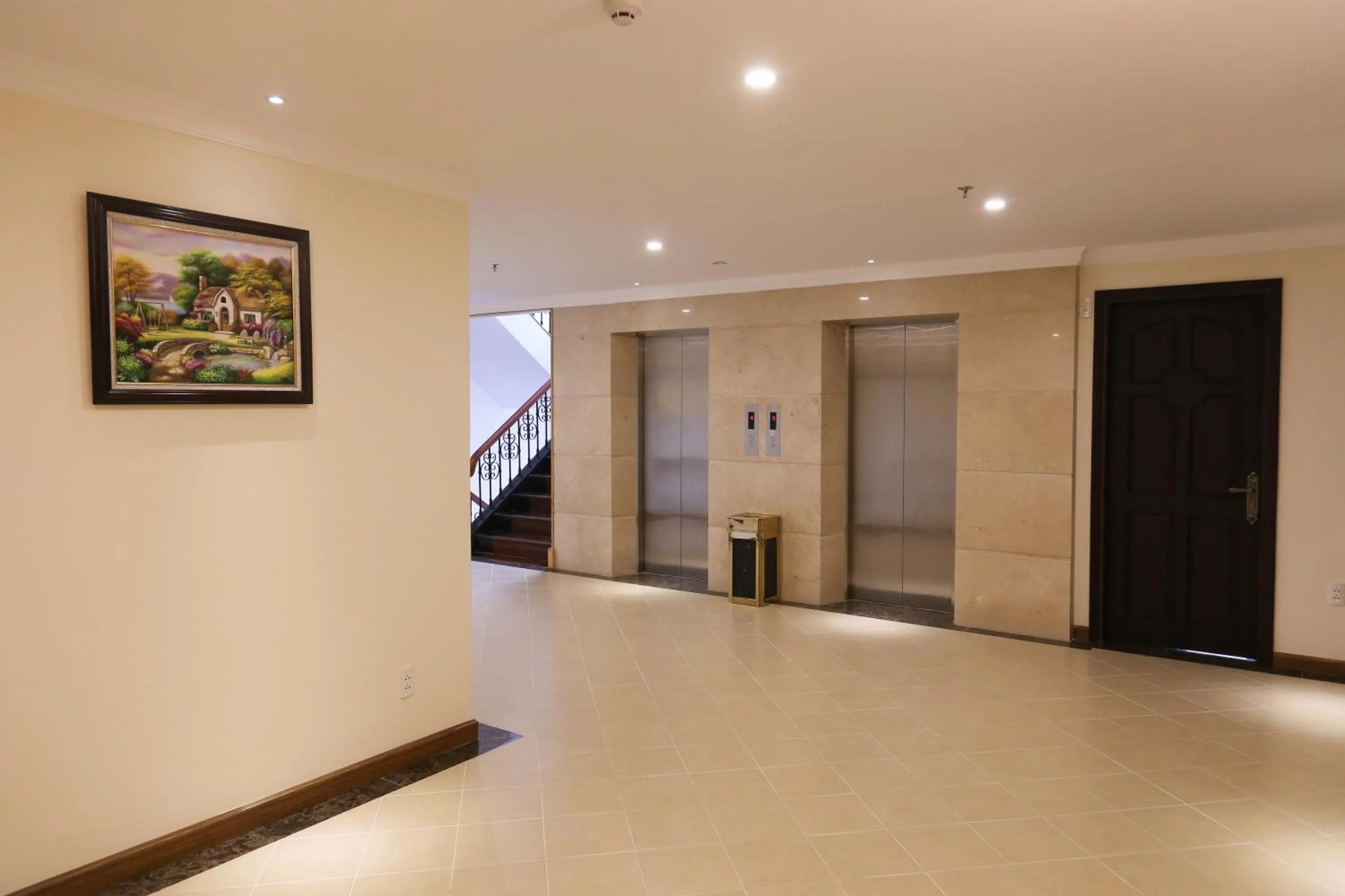 elevator in Iris Dalat Hotel