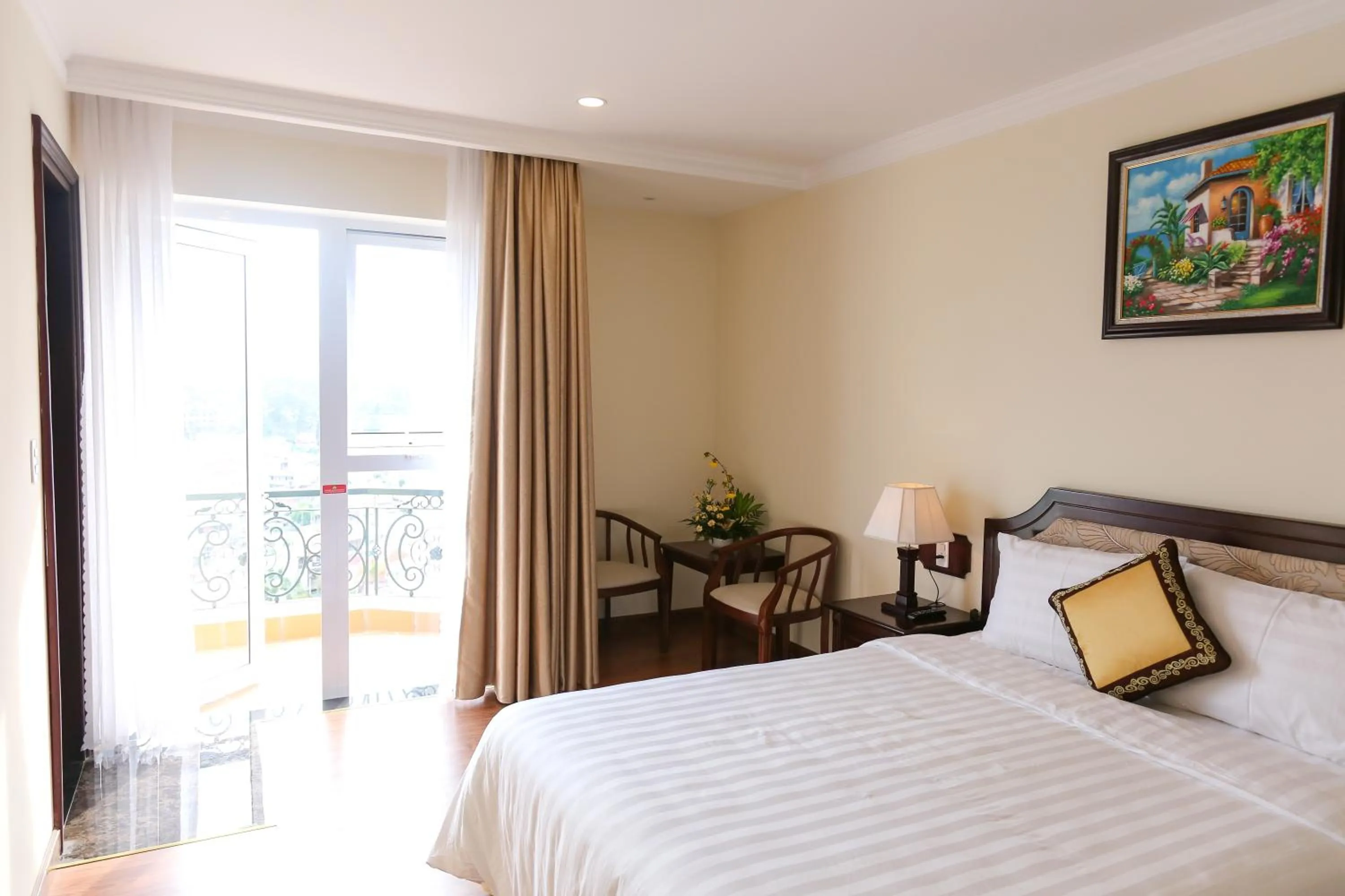 Living room, Bed in Iris Dalat Hotel