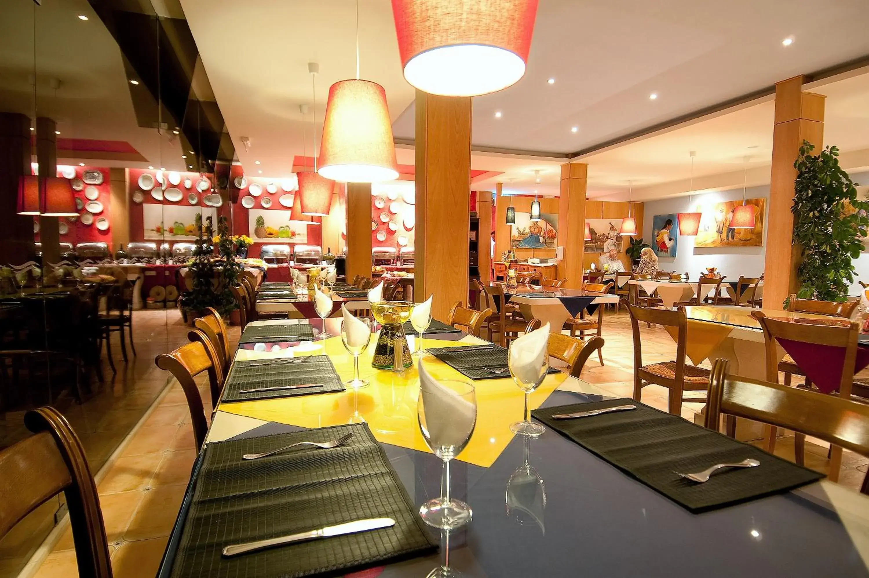 Restaurant/places to eat in Luzmar Villas Restaurant/places to eat in Luzmar Villas