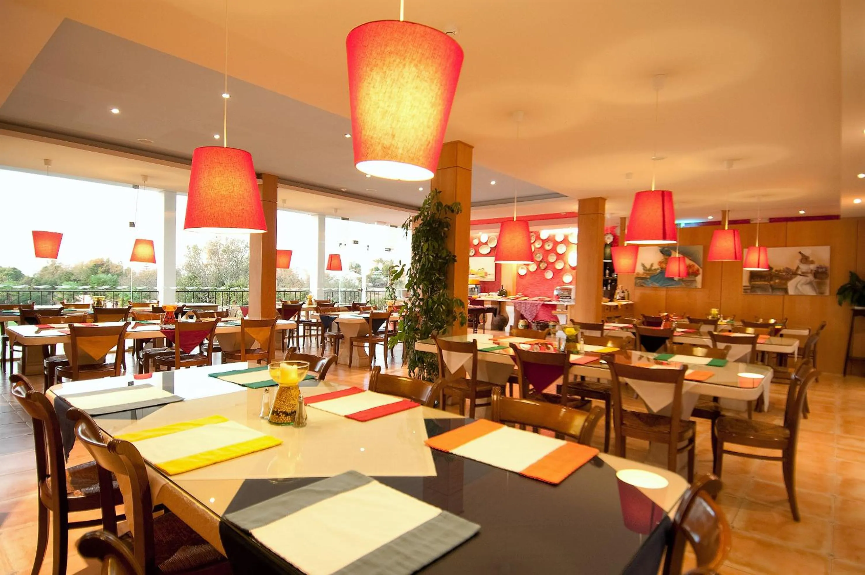 Restaurant/places to eat in Luzmar Villas