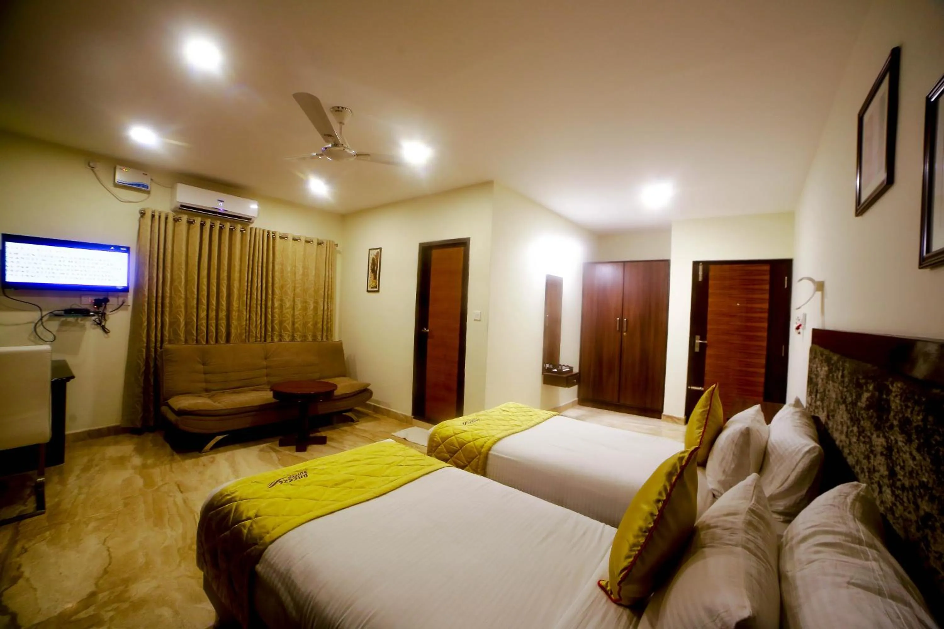 TV and multimedia, Bed in D Breeze Suites